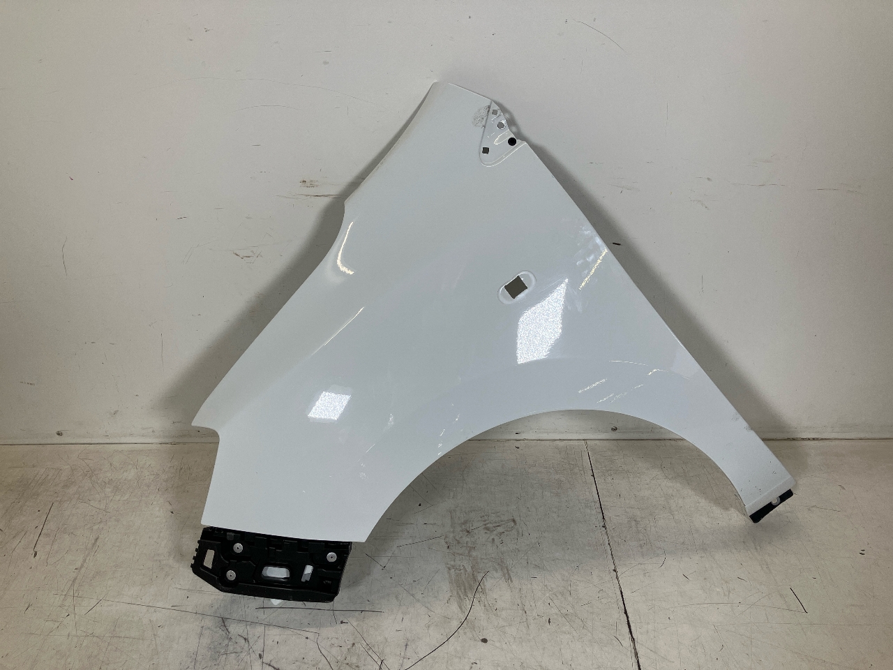 Fender left front DACIA Lodgy (JS) 1.6 SCe 115  75 kW  102 PS (06.2015-> ) Fender left front DACIA Lodgy (JS) 1.6 SCe 115  75 kW  102 PS (06.2015-> )