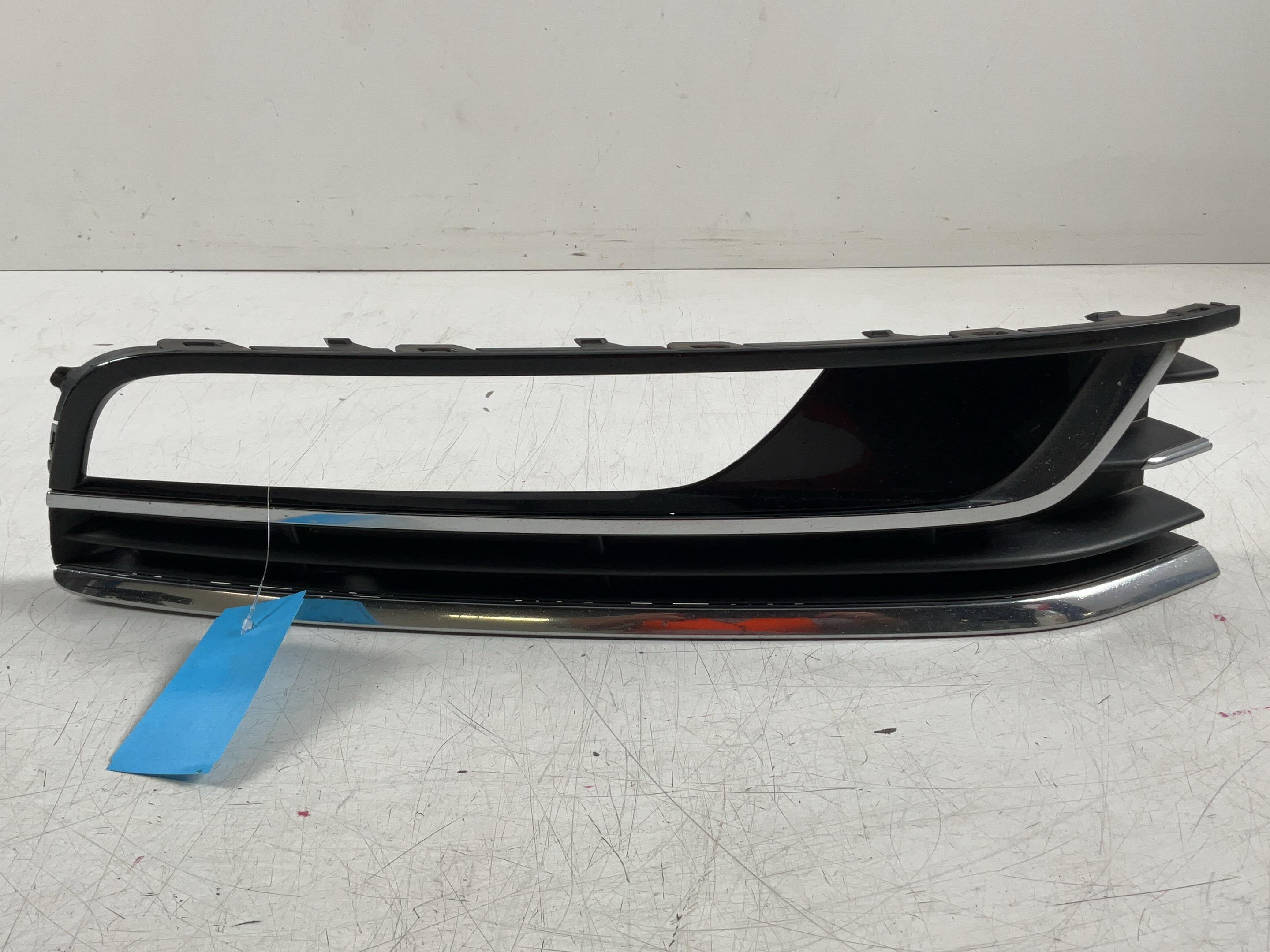Blende Nebelscheinwerfer rechts VW Passat B7 Variant (362) 1.4 TSI  90 kW  122 PS (08.2010-12.2014)
