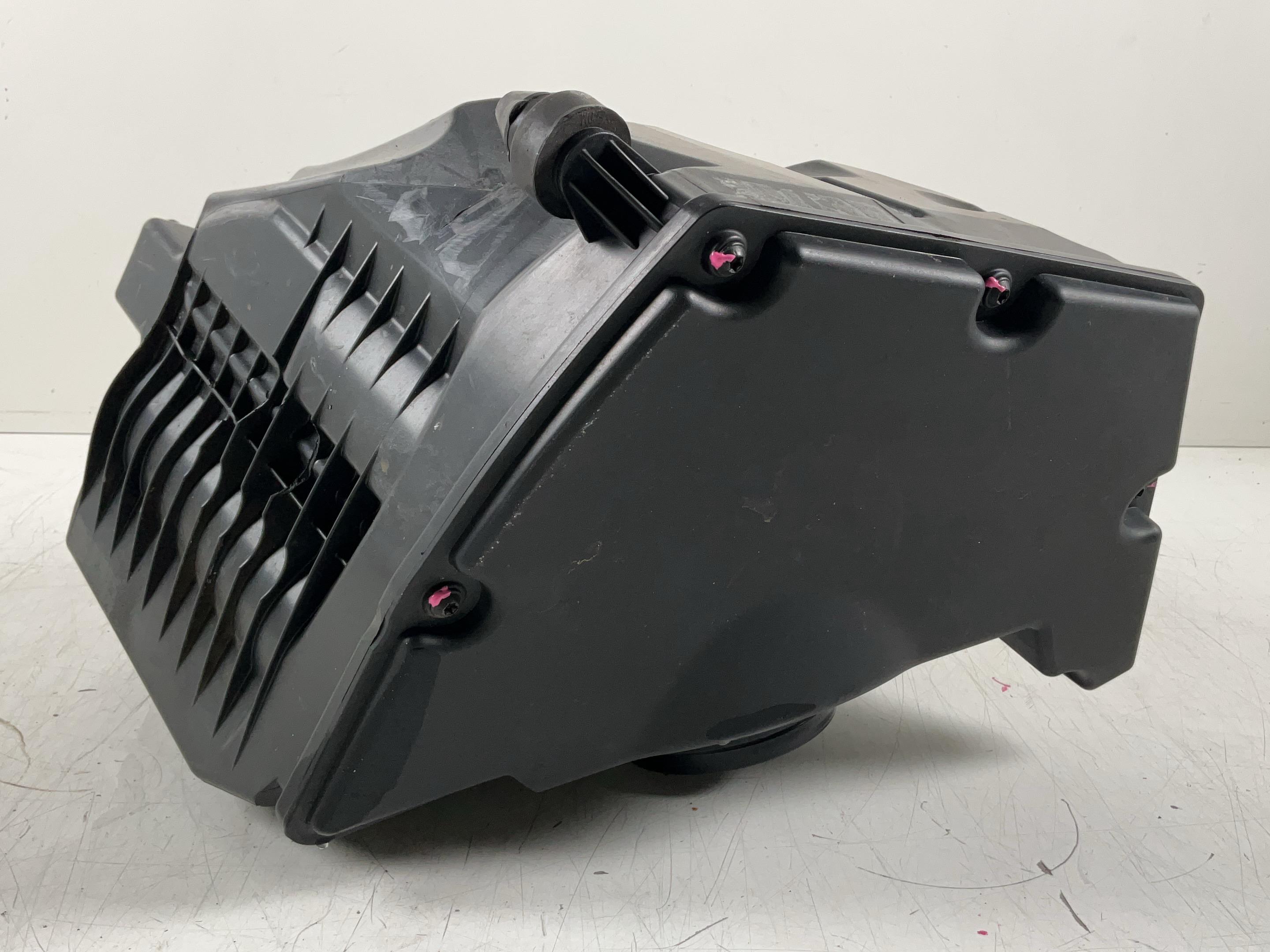 Housing air filter AUDI A4 (8W, B9) 1.4 TFSI  110 kW  150 PS (08.2015-> )
