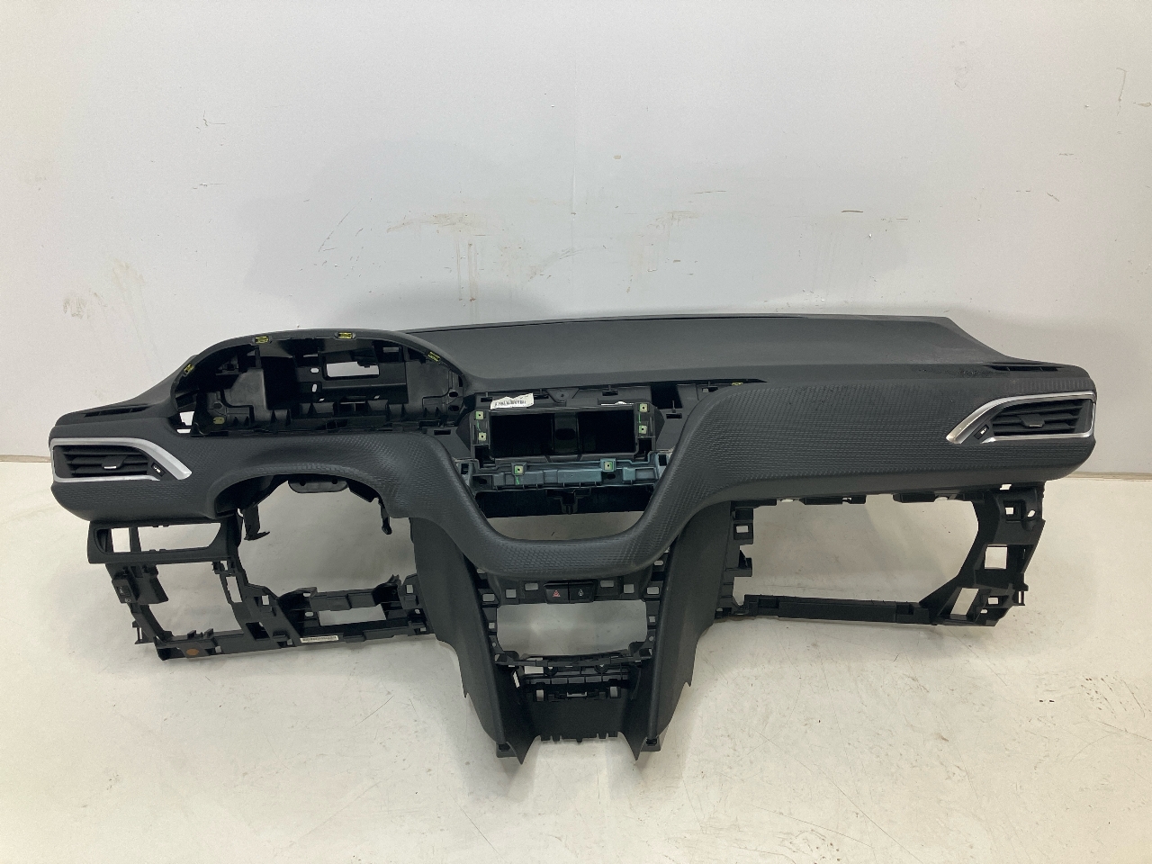 Armaturenbrett PEUGEOT 2008 I 1.2 VTi  60 kW  82 PS (03.2013-> )