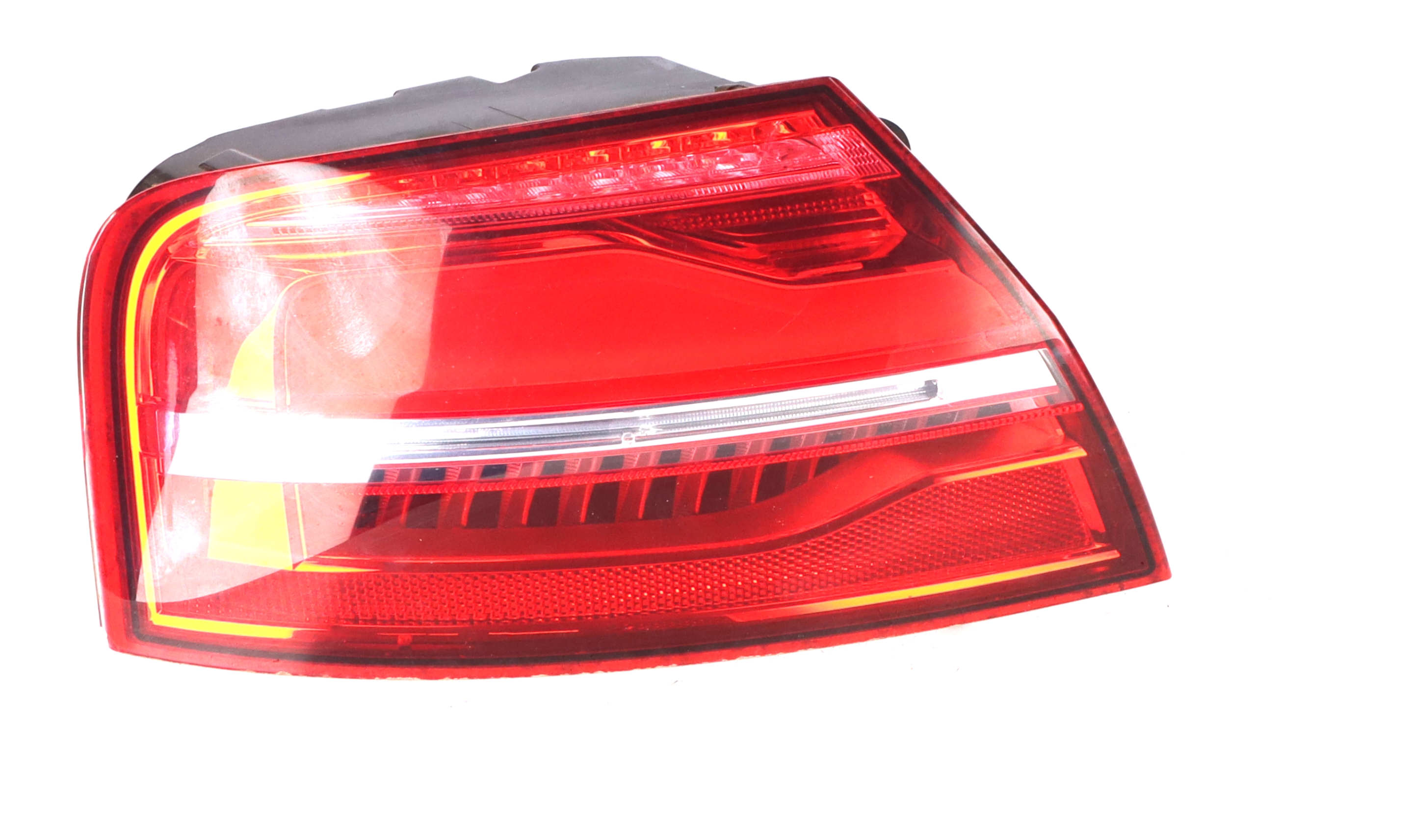 Tail-lamp left outside AUDI A8 (4H) 4.0 TFSI quattro  320 kW  435 PS (10.2013-12.2015)