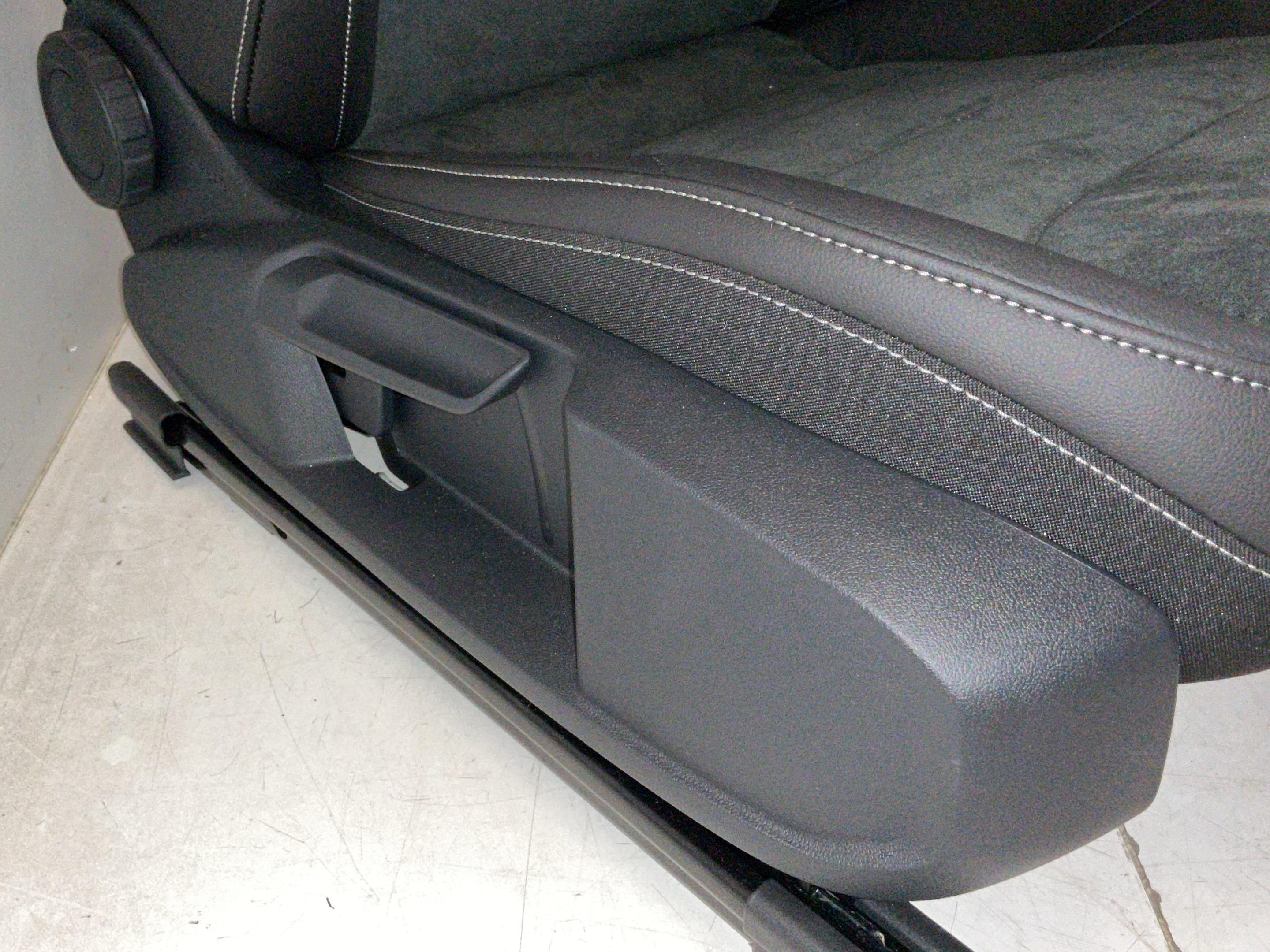 Equipement intérieur VW Arteon Shooting Brake (3H) 2.0 TSI  140 kW  190 PS (09.2020-> )
