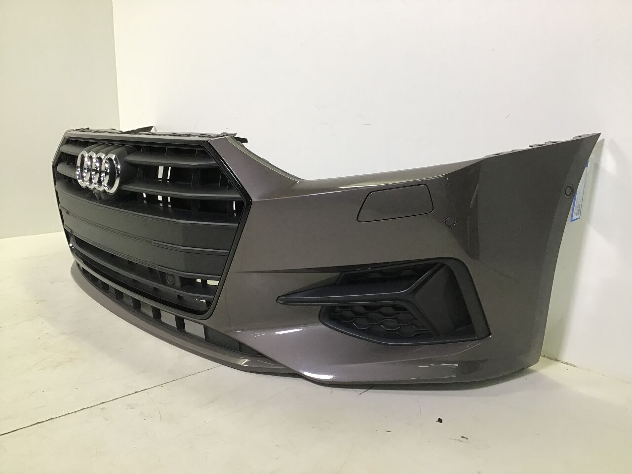Audi A7 Abdeckung auf der hinteren Stoßstange Carmos – kaufen Sie im  Online-Shop
