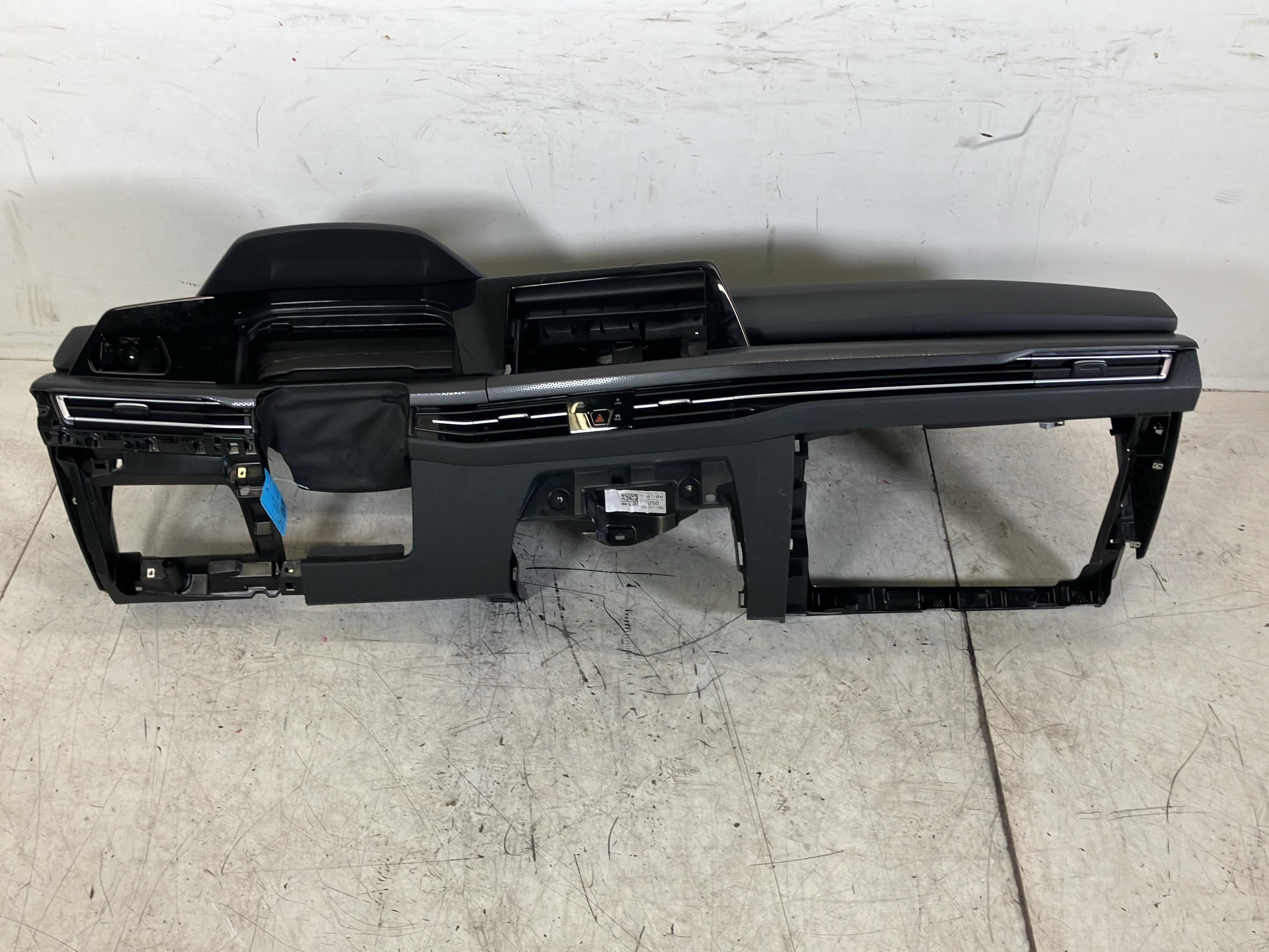 Armaturenbrett VW Golf VIII (CD) 2.0 TDI GTD  147 kW  200 PS (09.2020-> )