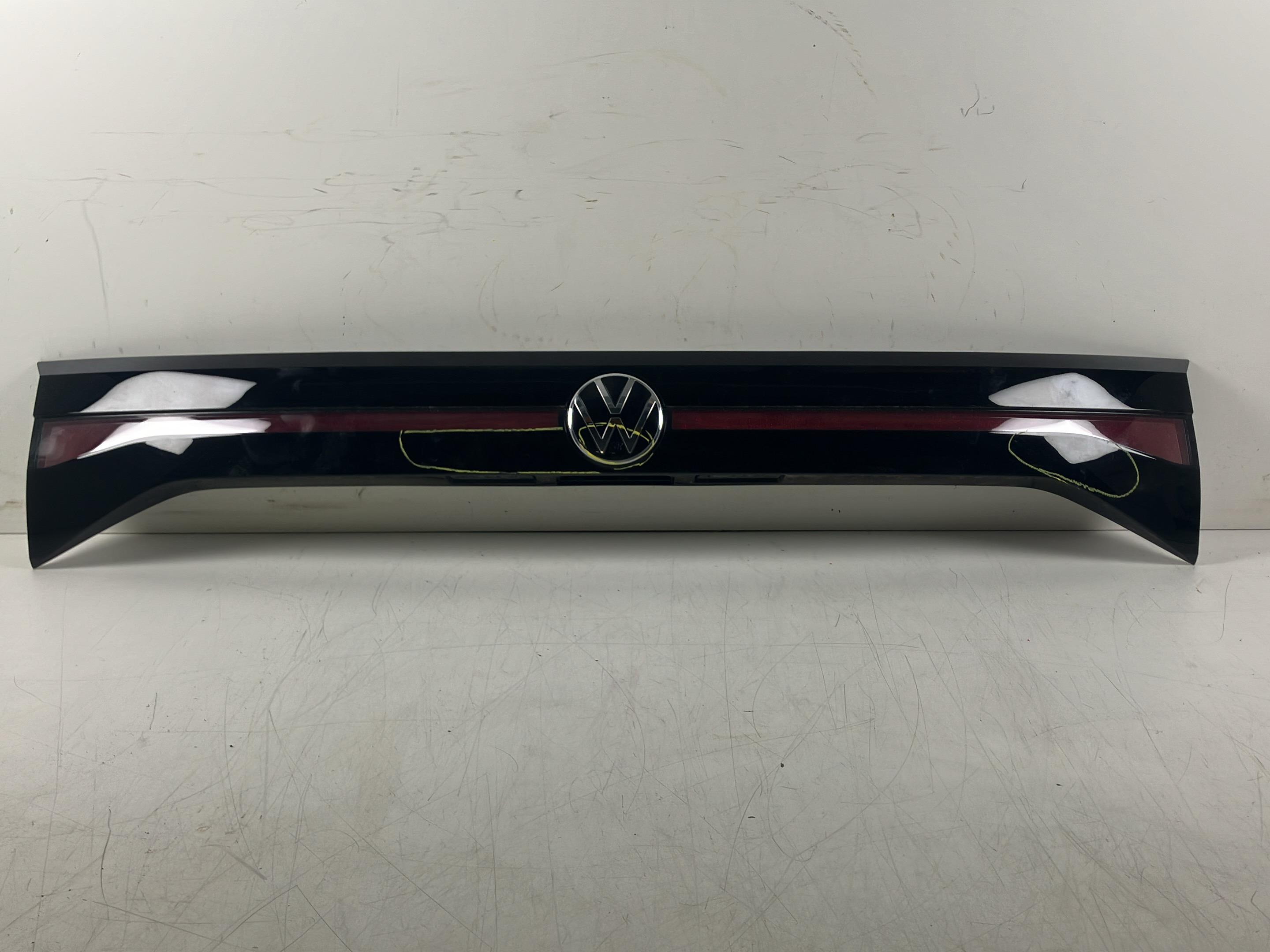 Feu arrière centre VW T-Cross (C11) 1.5 TSI  110 kW  150 PS (01.2020-> )