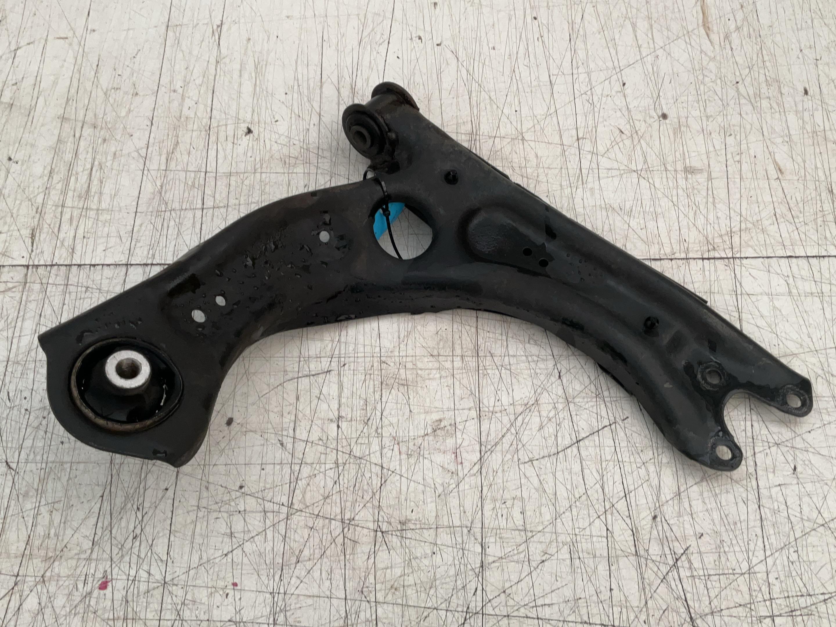 Wishbone right front VW Polo VI (AW) 1.0 TSI  70 kW  95 PS (06.2017-> )