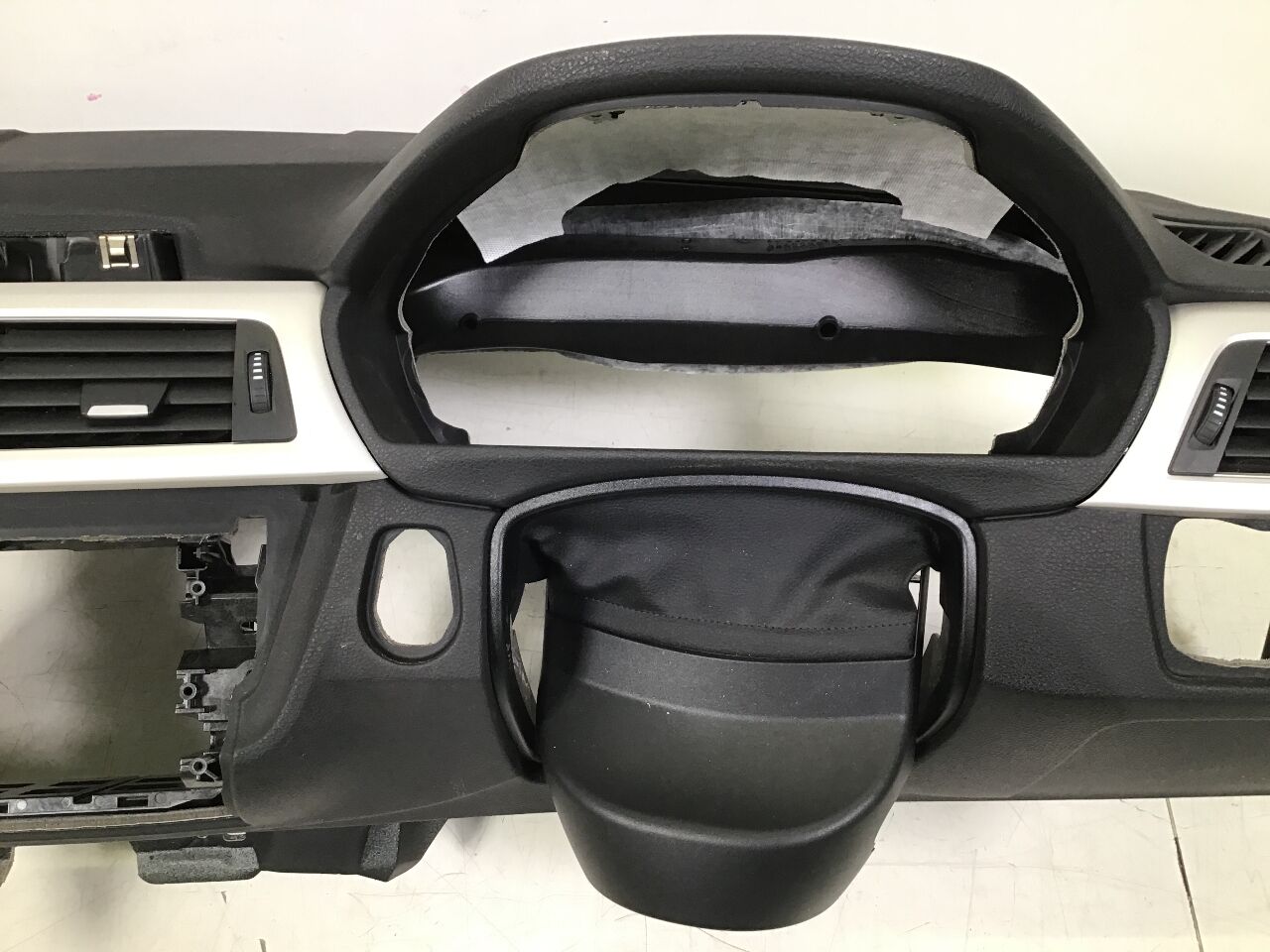 Dashboard BMW 3er Touring (F31) 320d  135 kW  184 PS (07.2011-02.2016)