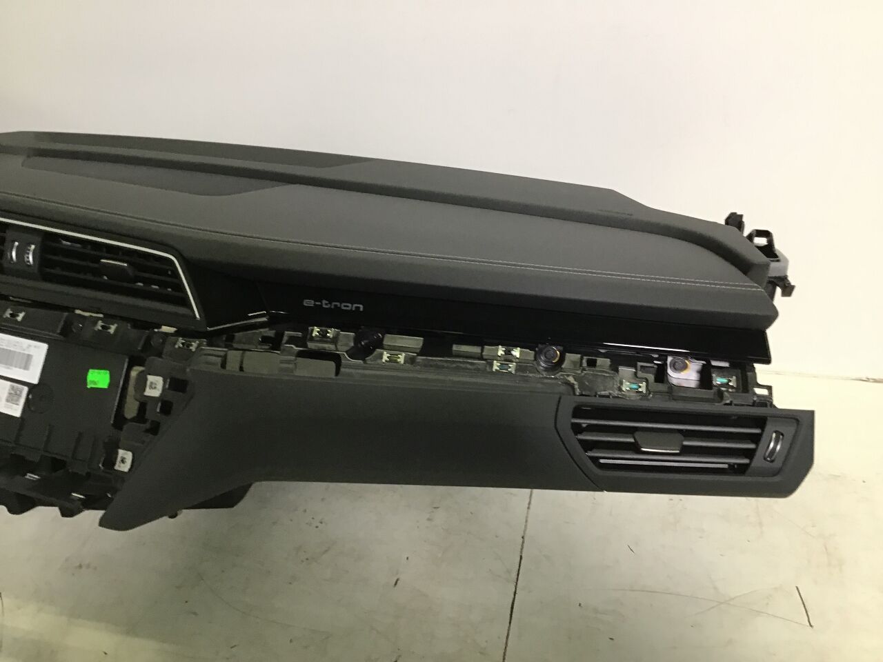 Dashboard AUDI E-TRON (GEN) Electric quattro  300 kW  408 PS (09.2018-> )