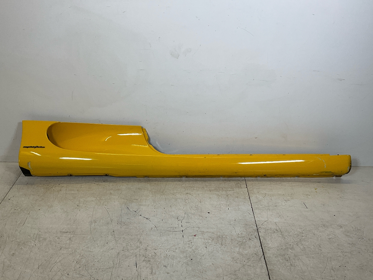 Verkleidung Schweller rechts FERRARI 360 Spider (F131) 3.6 Modena  294 kW  400 PS (02.2000-08.2005) Verkleidung Schweller rechts FERRARI 360 Spider (F131) 3.6 Modena  294 kW  400 PS (02.2000-08.2005)