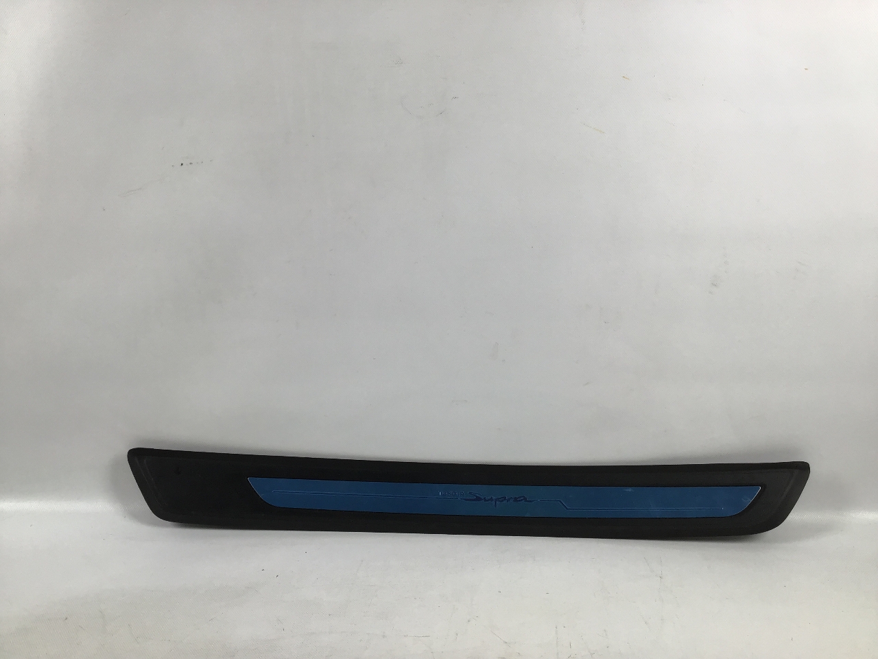 Baguette de seuil gauche TOYOTA Supra (DB) 3.0 GR  250 kW  340 PS (03.2019-> ) Baguette de seuil gauche TOYOTA Supra (DB) 3.0 GR  250 kW  340 PS (03.2019-> )