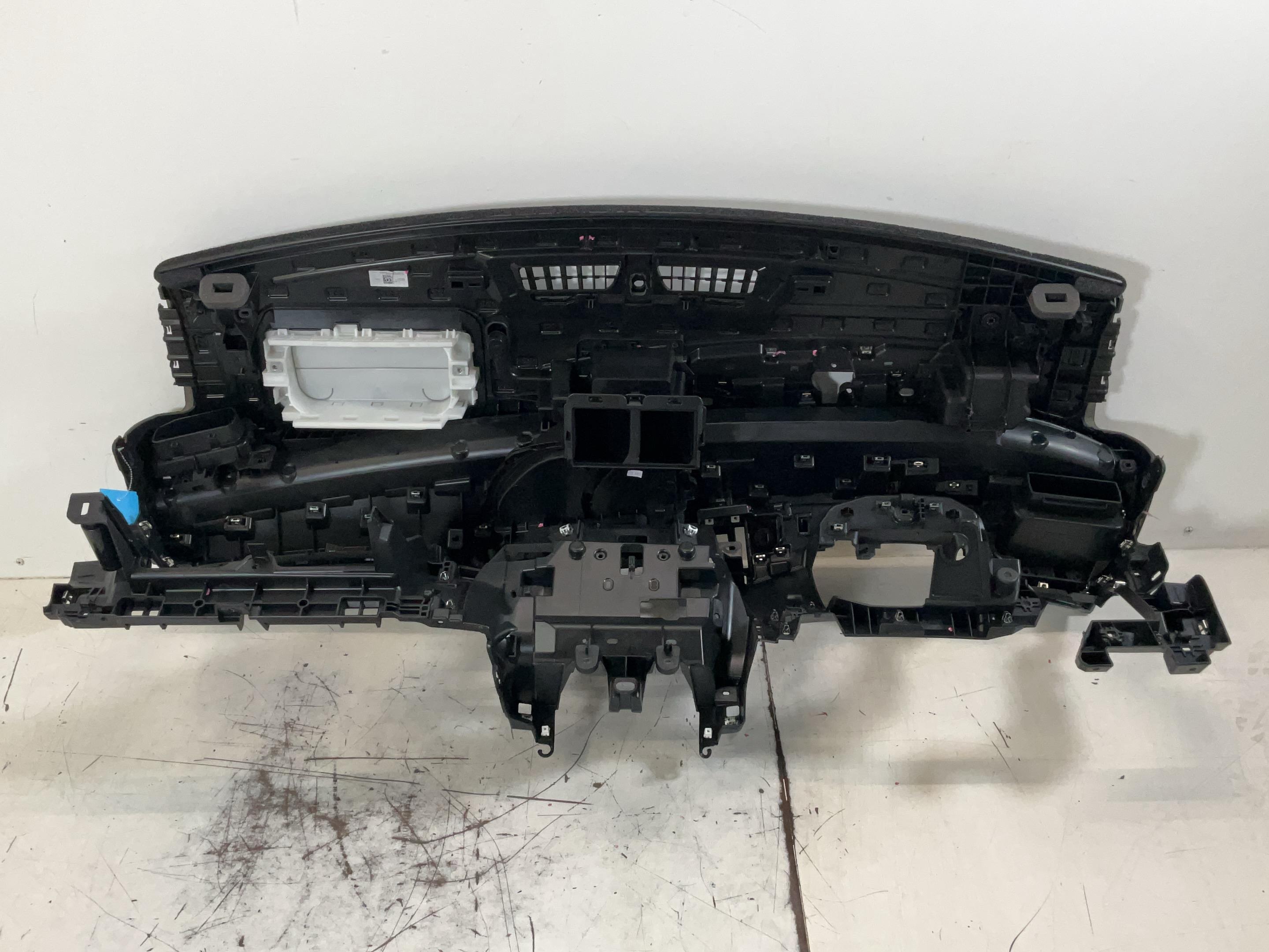 Deska rozdzielcza PEUGEOT 3008 II (MC, MR, MJ, M4) 1.2 Hybrid 136  100 kW  136 PS (05.2023-> )