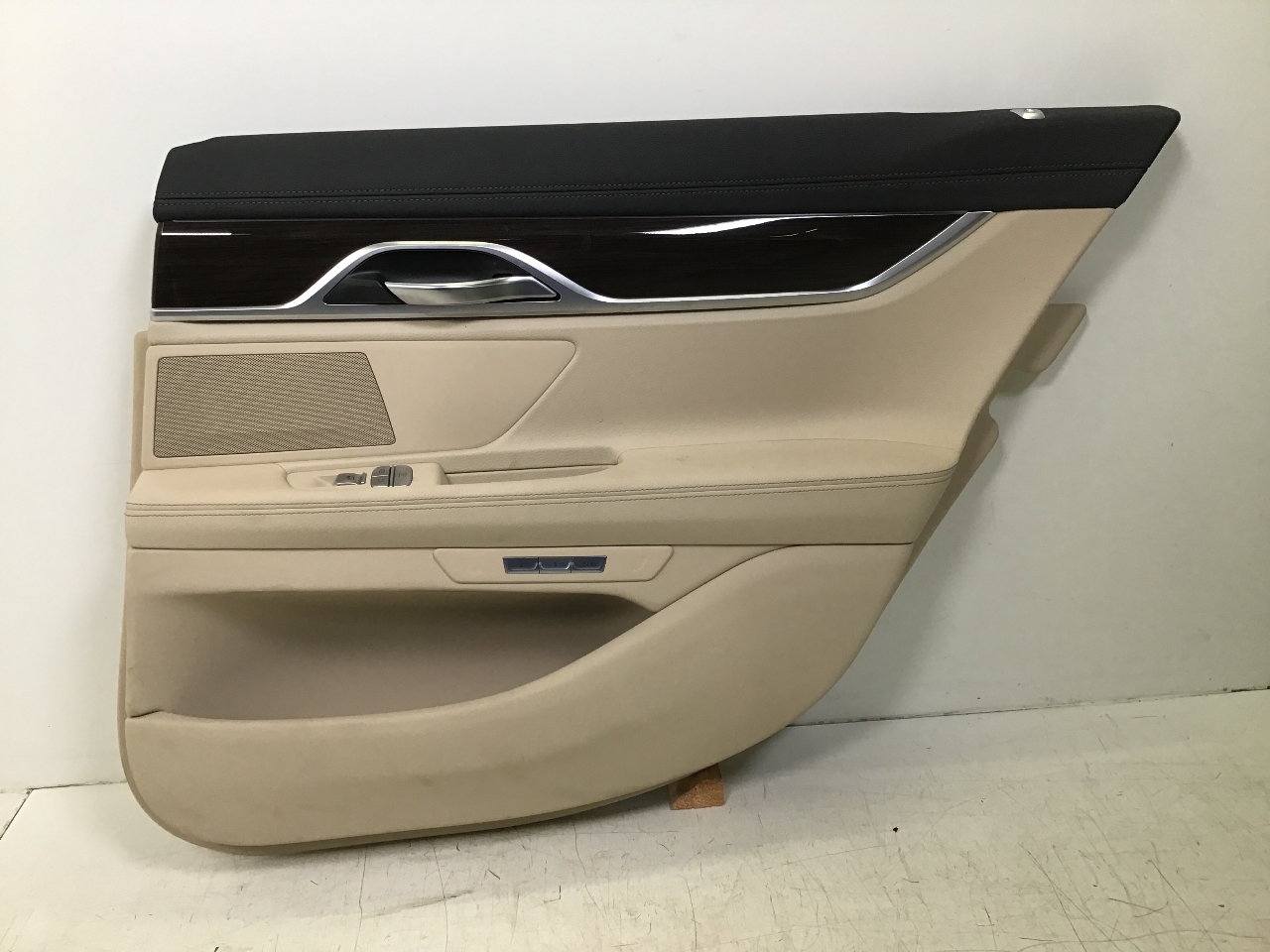 Türverkleidung rechts hinten BMW 7er (G11, G12) 730d  195 kW  265 PS (09.2015-> ) Türverkleidung rechts hinten BMW 7er (G11, G12) 730d  195 kW  265 PS (09.2015-> )