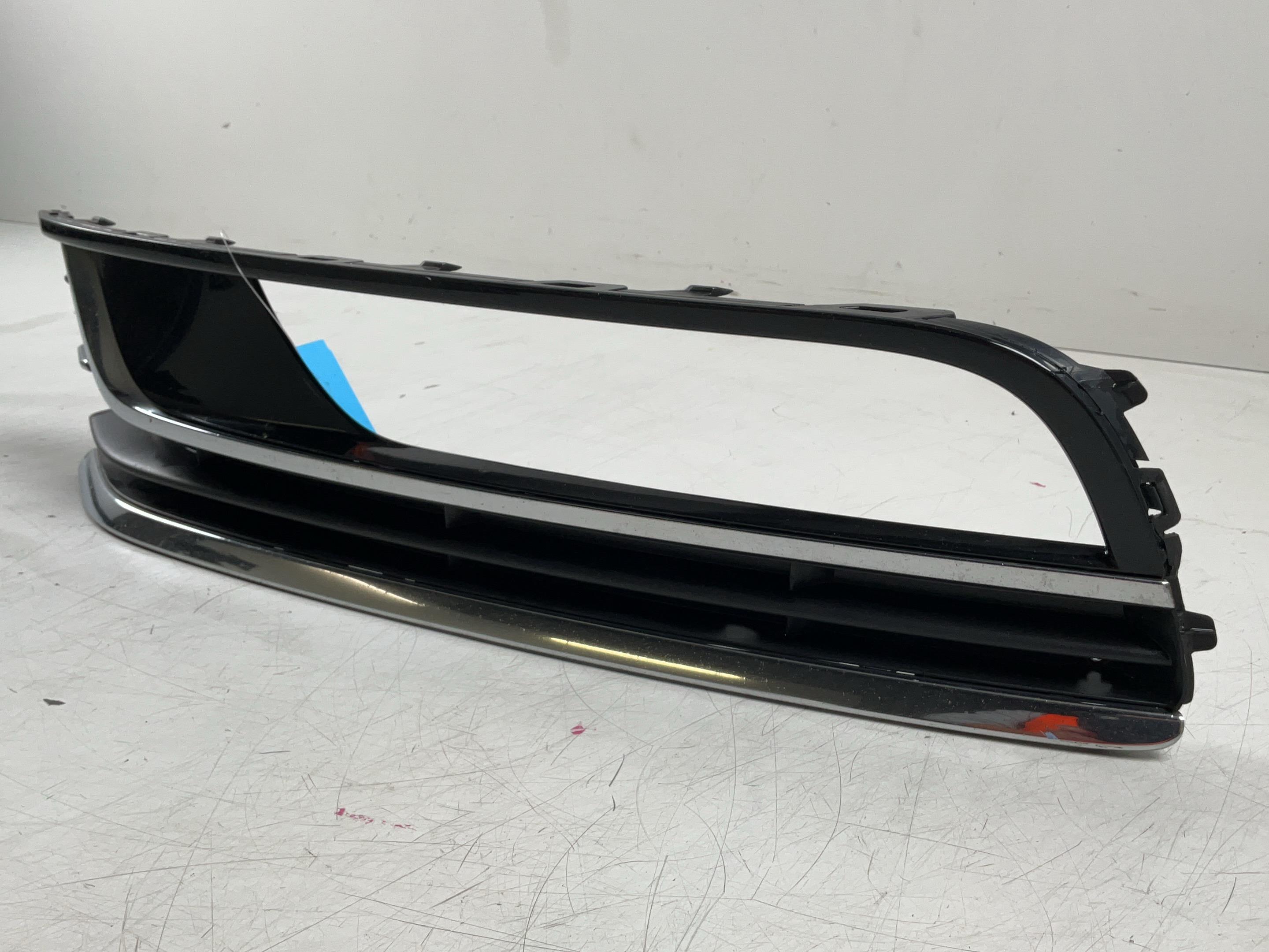 Blende Nebelscheinwerfer links VW Passat B7 Variant (362) 1.4 TSI  90 kW  122 PS (08.2010-12.2014)