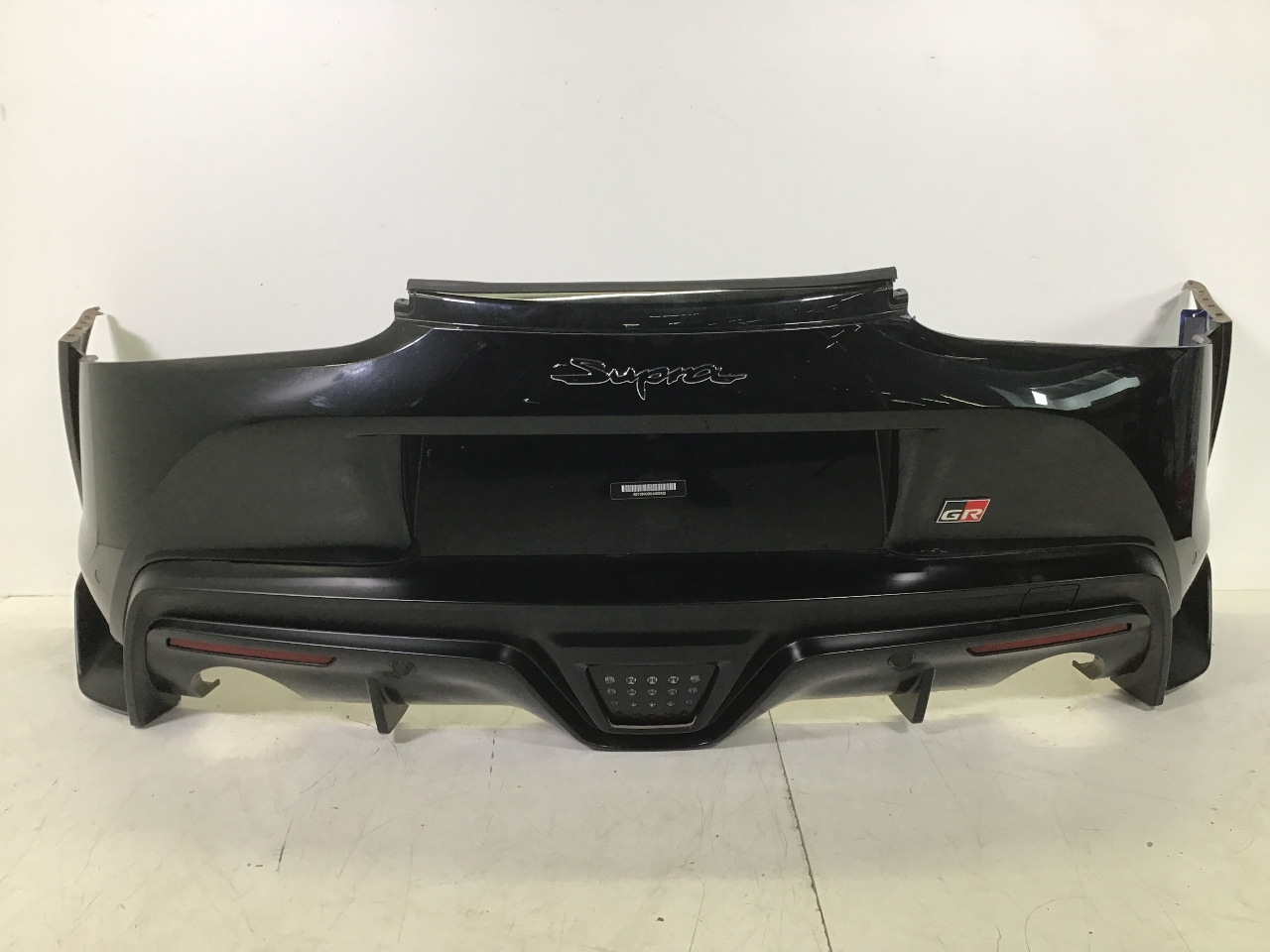 Pare-chocs arrière TOYOTA Supra (DB) 3.0 GR  250 kW  340 PS (03.2019-> ) Pare-chocs arrière TOYOTA Supra (DB) 3.0 GR  250 kW  340 PS (03.2019-> )