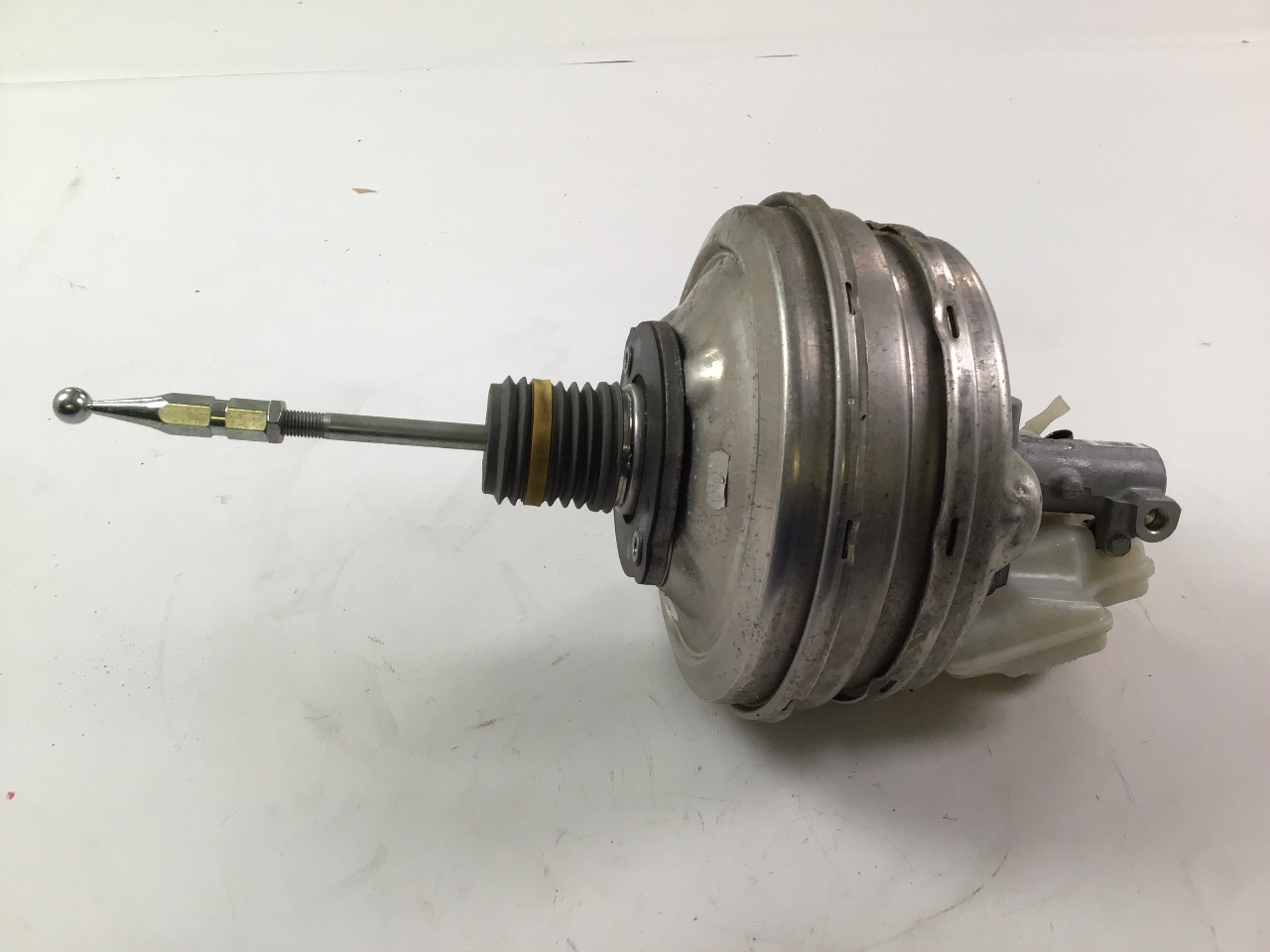 Servomoteur d'assistance au freinage AUDI R8 (42) 4.2 FSI quattro  316 kW  430 PS (07.2010-07.2015) Servomoteur d'assistance au freinage AUDI R8 (42) 4.2 FSI quattro  316 kW  430 PS (07.2010-07.2015)