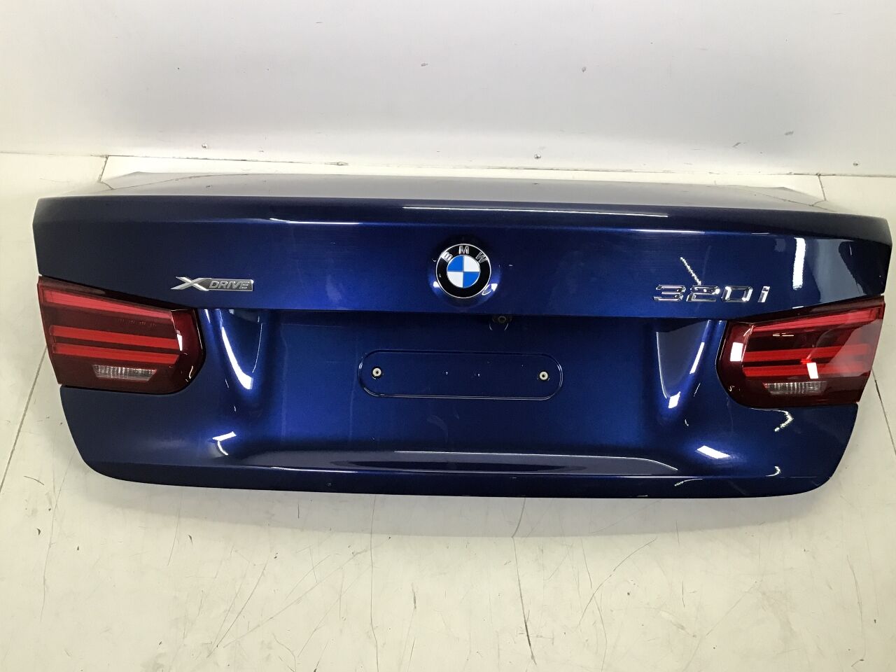 Tail gate BMW 3er (F30, F80) 320d 140 kW 190 PS (07.2015-10.2018