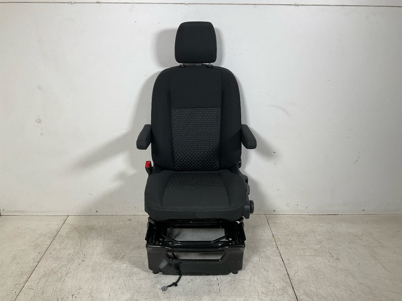 Sitz links vorne FORD Transit V363 Pritsche/Fahrgestell (FED, FFD) 2.0 TDCi  125 kW  170 PS (03.2016-> ) Sitz links vorne FORD Transit V363 Pritsche/Fahrgestell (FED, FFD) 2.0 TDCi  125 kW  170 PS (03.2016-> )