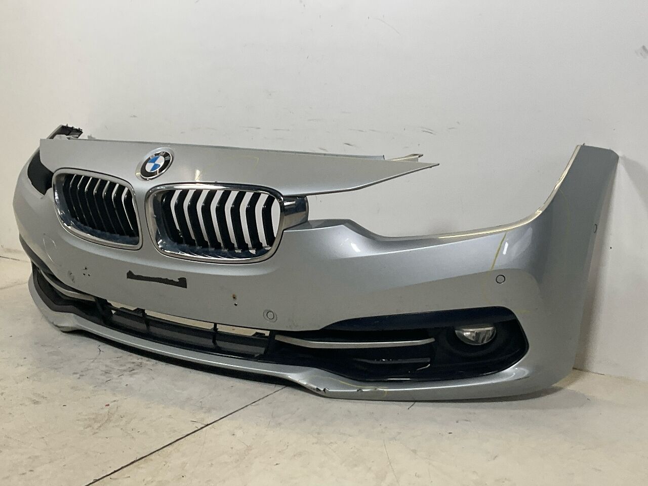 Bumper front BMW 3er Touring (F31) 320d xDrive  140 kW  190 PS (07.2015-> )