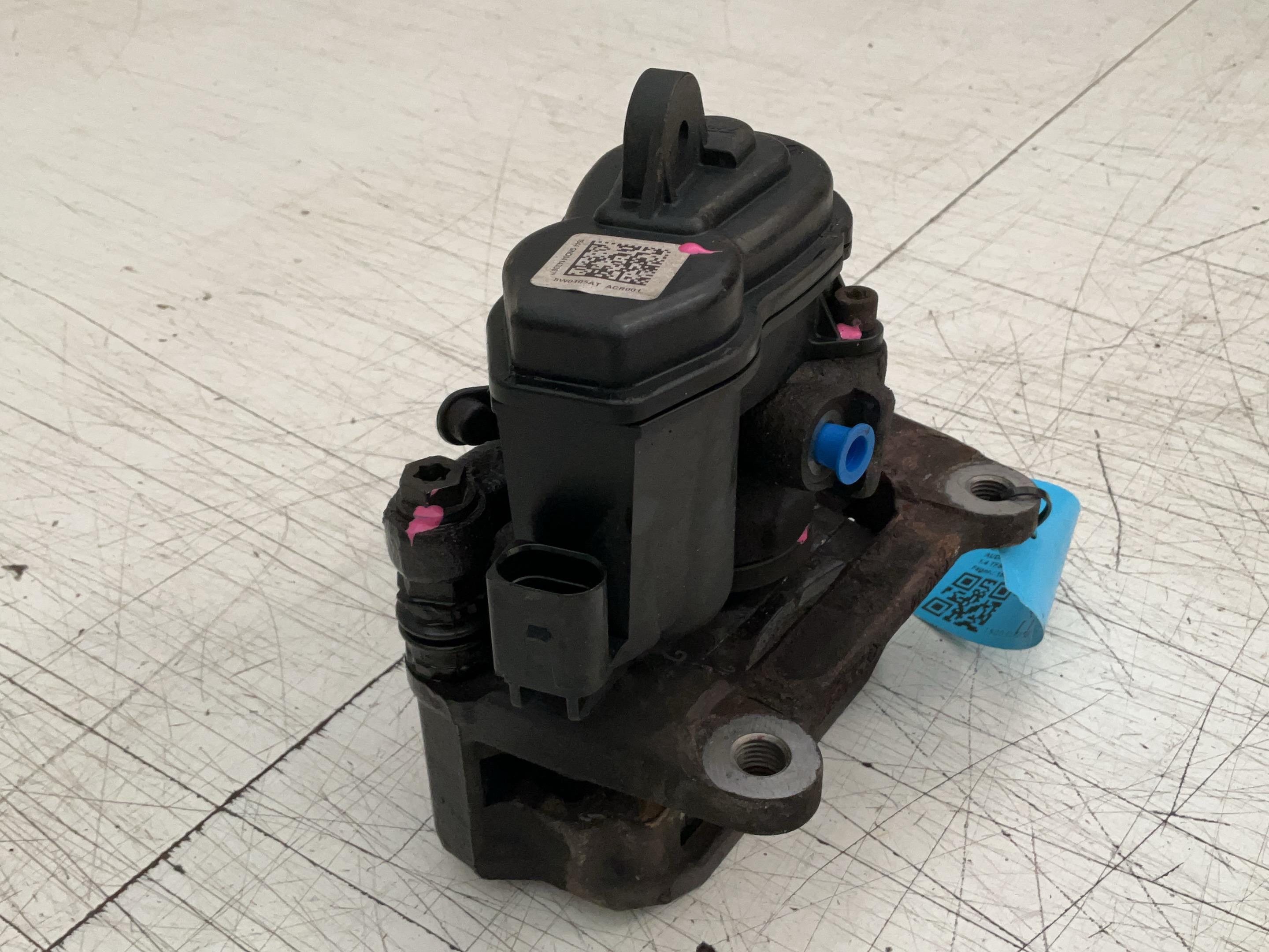 Bremssattel links hinten AUDI A4 (8W, B9) 1.4 TFSI  110 kW  150 PS (08.2015-> )