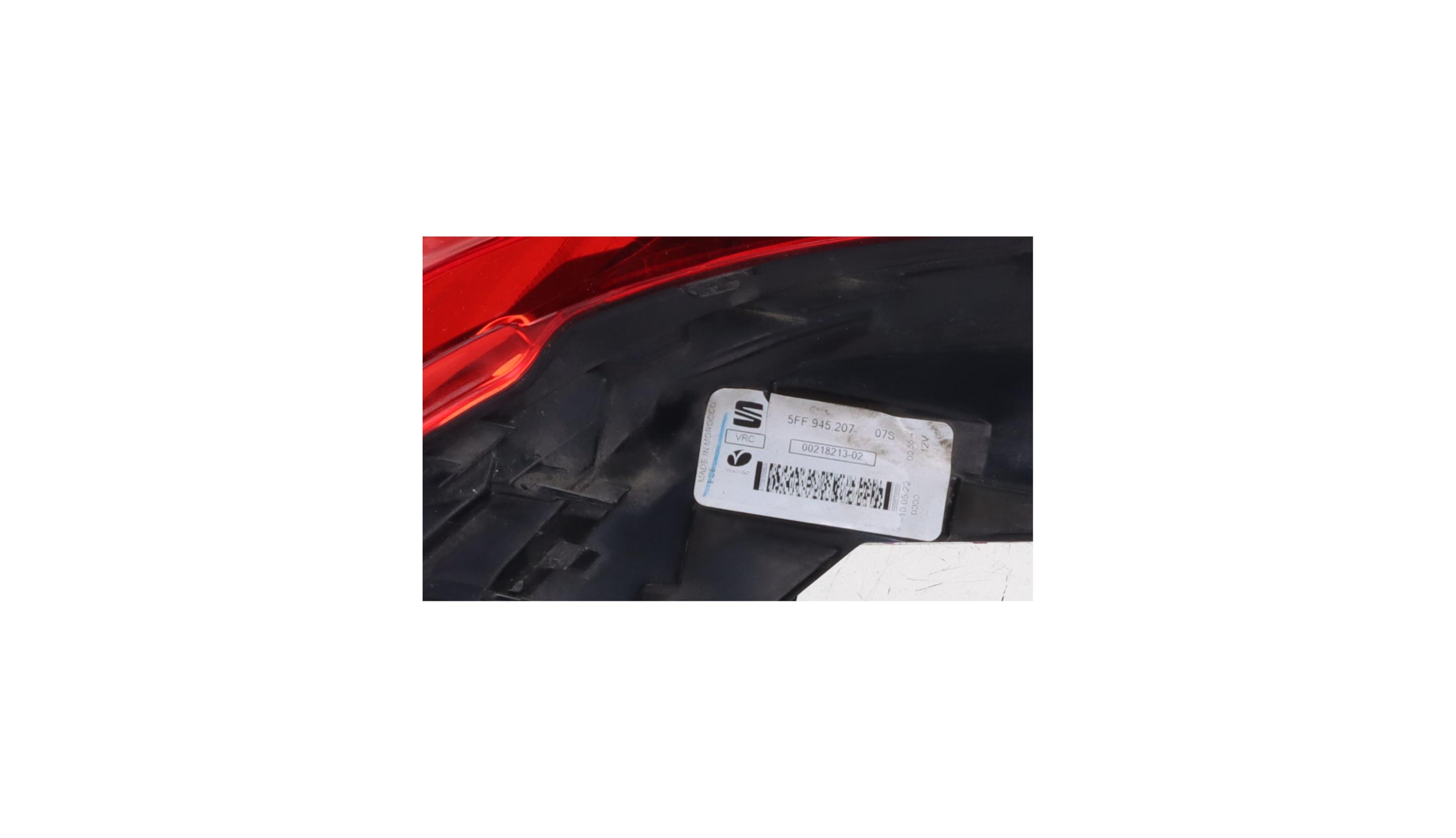 Feu arrière gauche CUPRA Formentor (KM7) 2.5 VZ5 4Drive  287 kW  390 PS (10.2021-> )