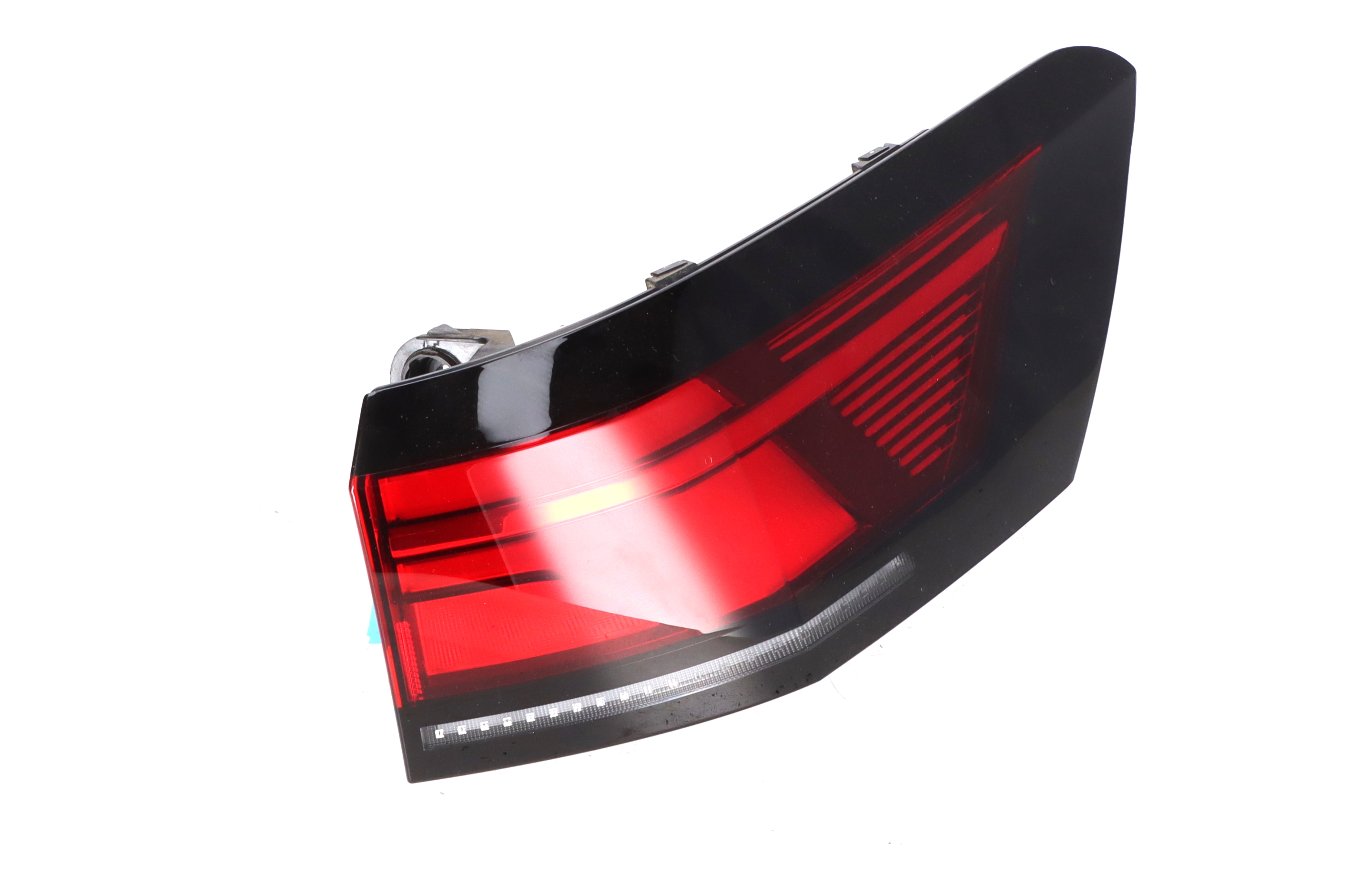 Tail-lamp right VW Passat B9 Variant (CJ5) 1.5 eTSI  110 kW  150 PS (10.2023-> )