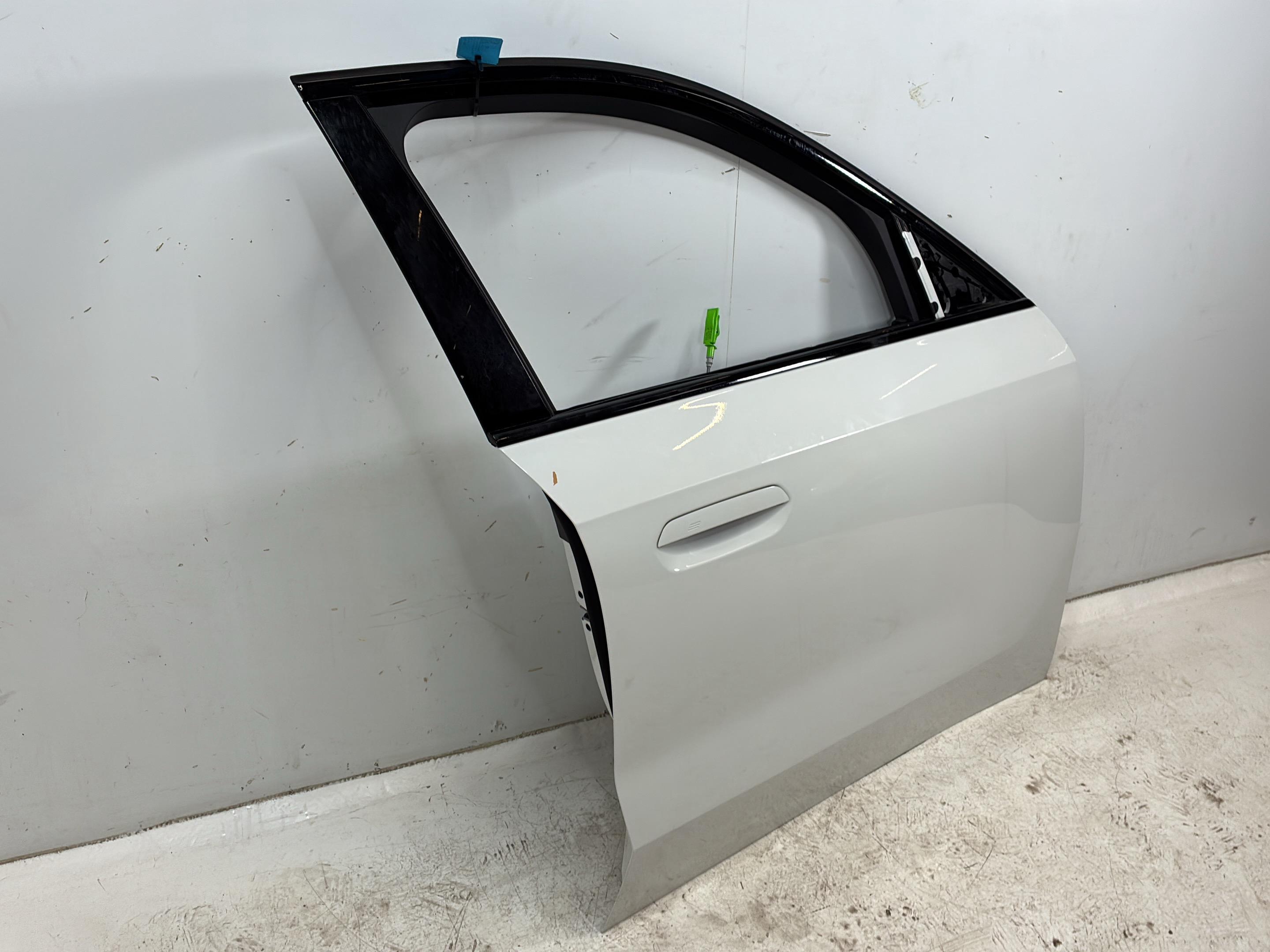 Door right front BMW X1 (U11) xDrive 25e Plug-in-Hybrid  180 kW  245 PS (07.2022-> )