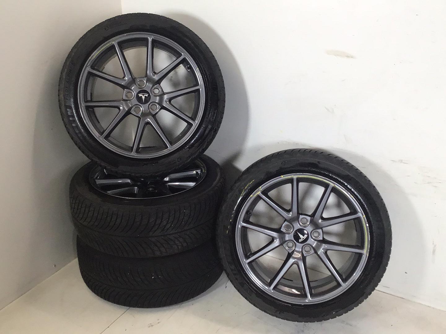 Kompletträder TESLA Model 3 (5YJ3) EV  239 kW  325 PS (12.2019-12.2022)