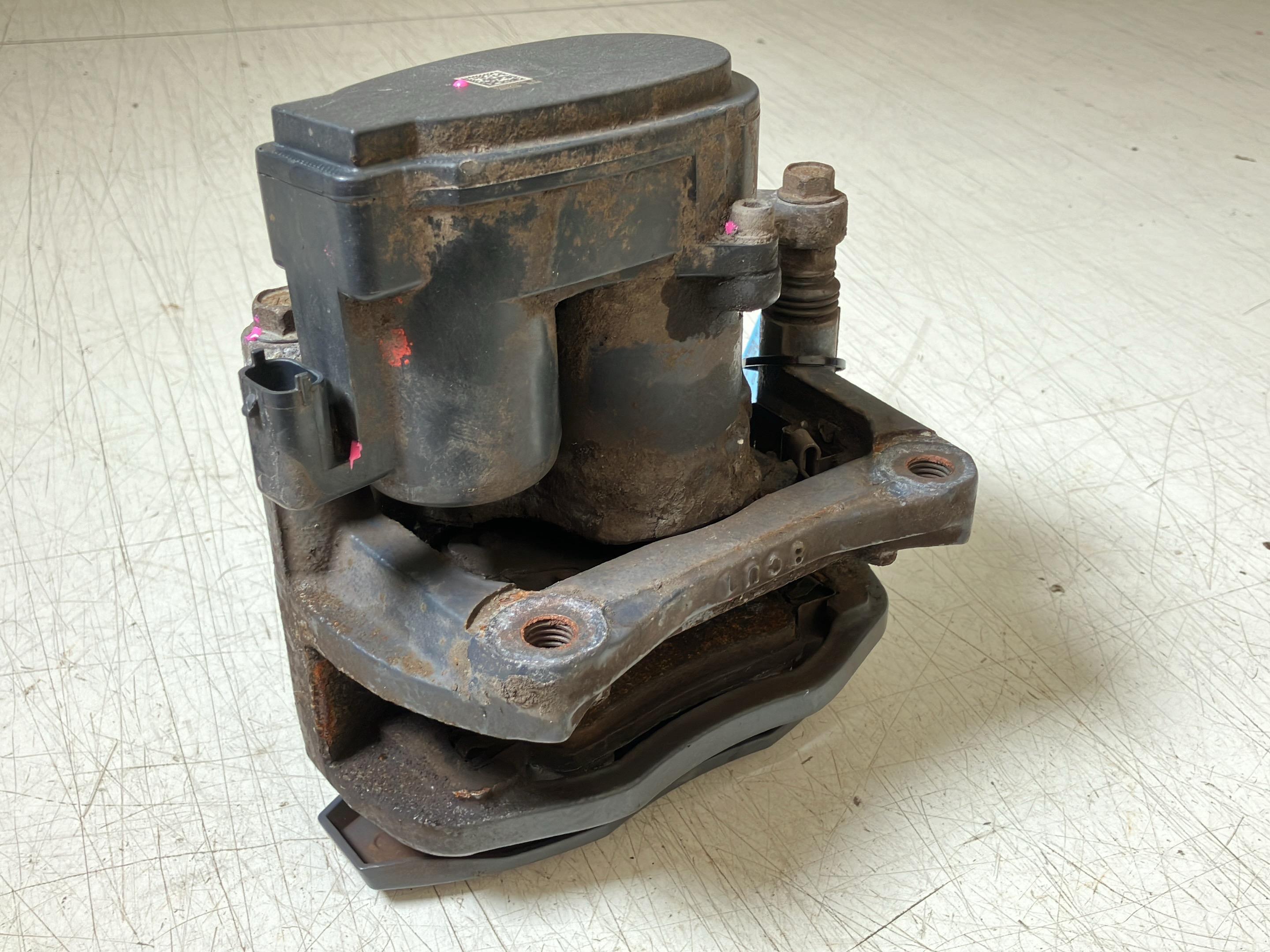 Brake caliper right rear TESLA Model X (5YJX) 100D AWD  386 kW  525 PS (08.2017-> )