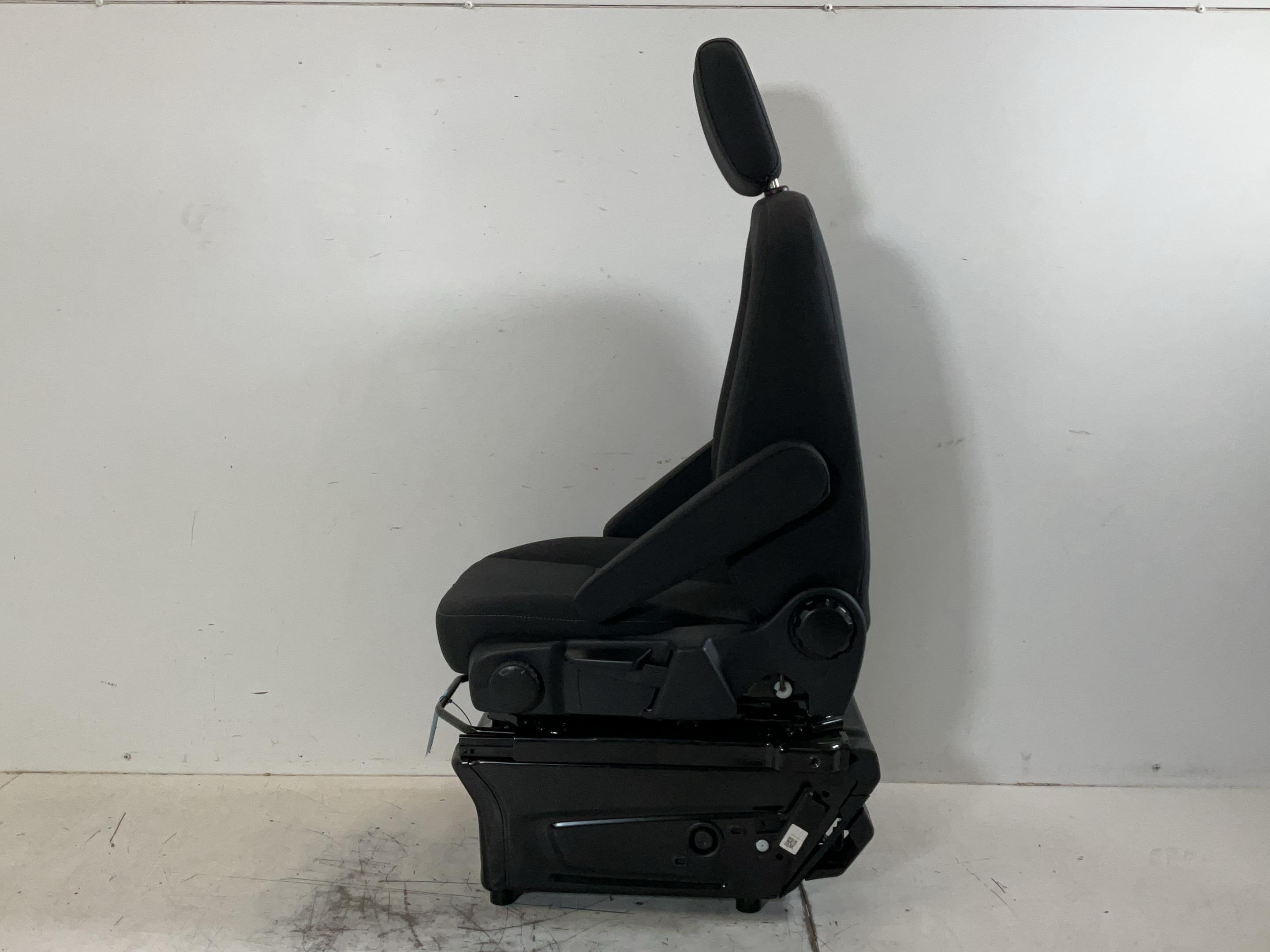 Seat left front FORD Transit V363 Pritsche/Fahrgestell (FED, FFD) 2.0 EcoBlue  121 kW  165 PS (07.2023-> )
