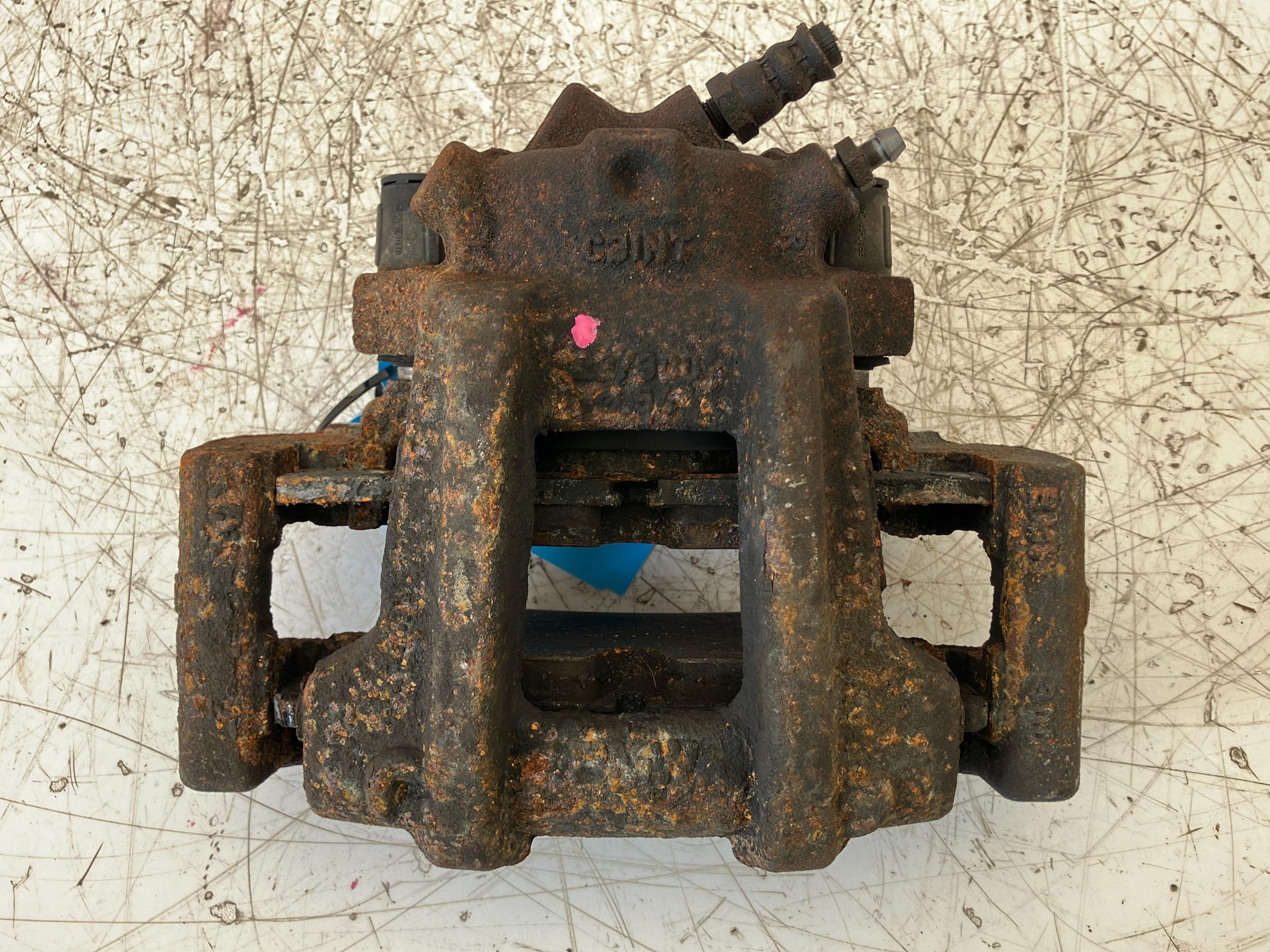 Brake caliper right front BMW 4er Coupe (F32, F82) 420i  135 kW  184 PS (02.2016-> )