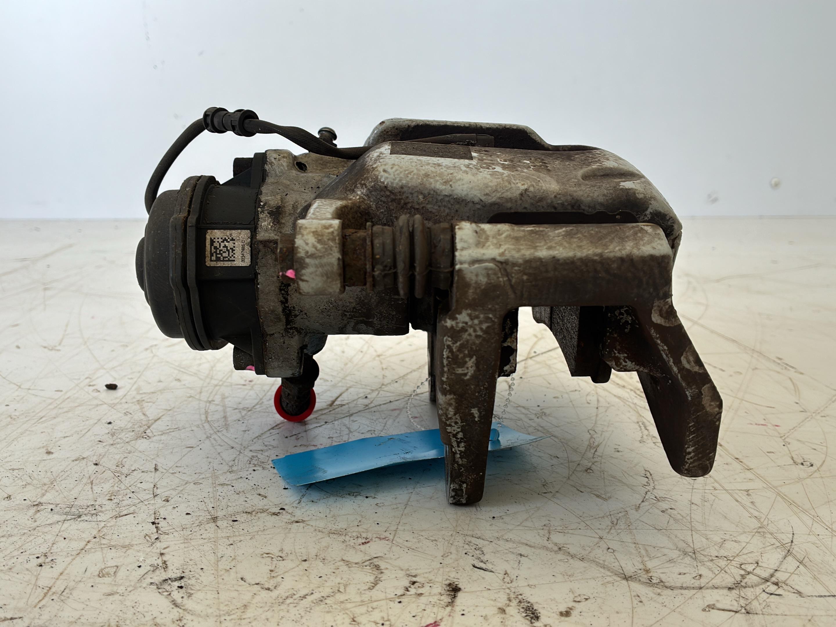 Brake caliper left rear PORSCHE Macan 1 (95B) 3.0 S Diesel  190 kW  258 PS (02.2014-> )