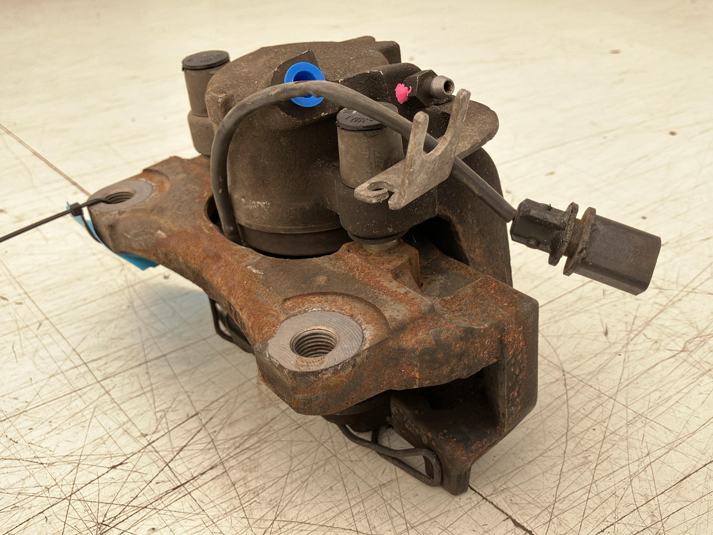 Brake caliper right front AUDI A4 (8W, B9) 1.4 TFSI  110 kW  150 PS (08.2015-> )
