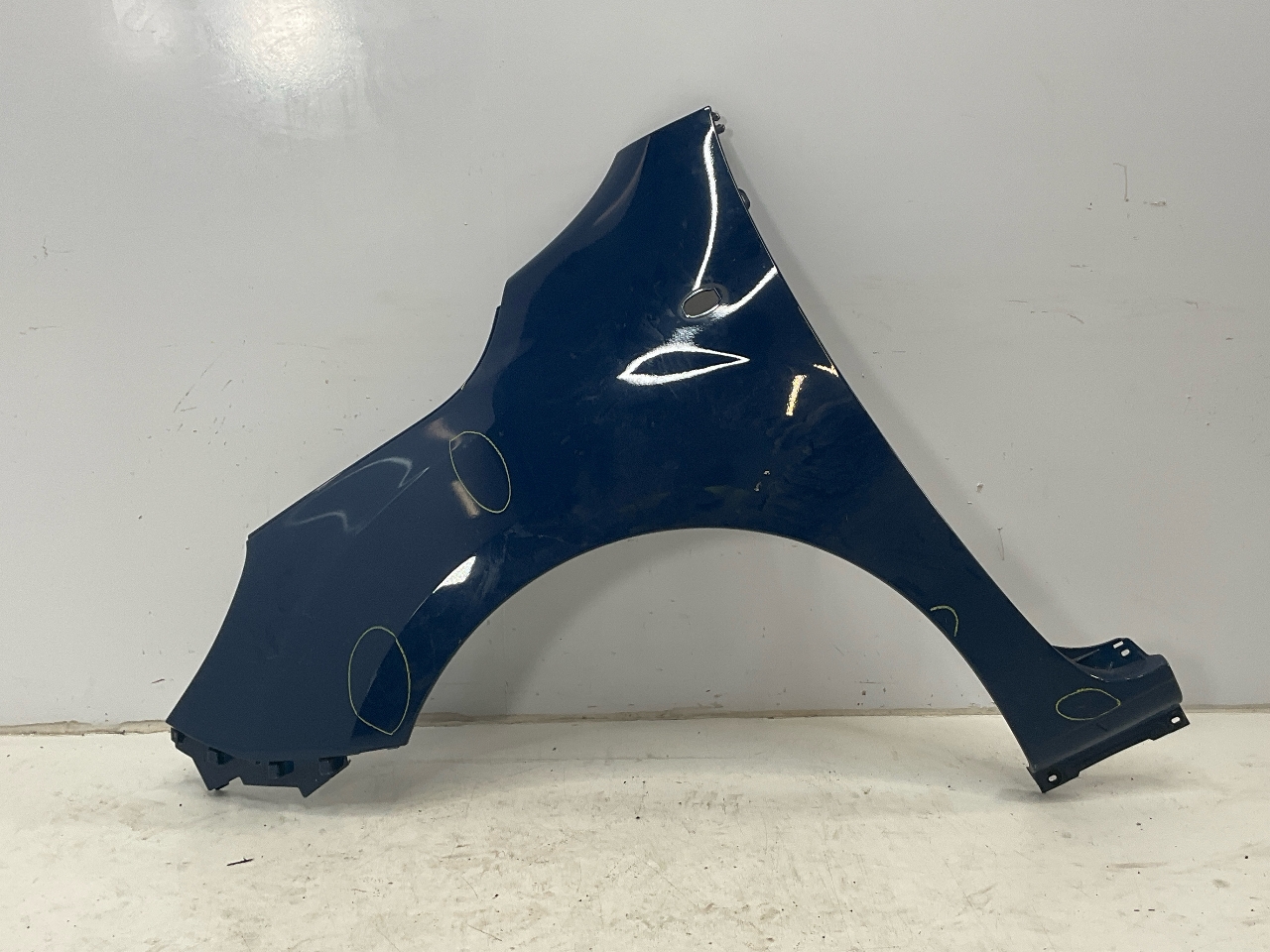 Spatbord linksvoor MERCEDES-BENZ Citan Kasten (W415) 111 CDI  85 kW  116 PS (05.2019-08.2021)