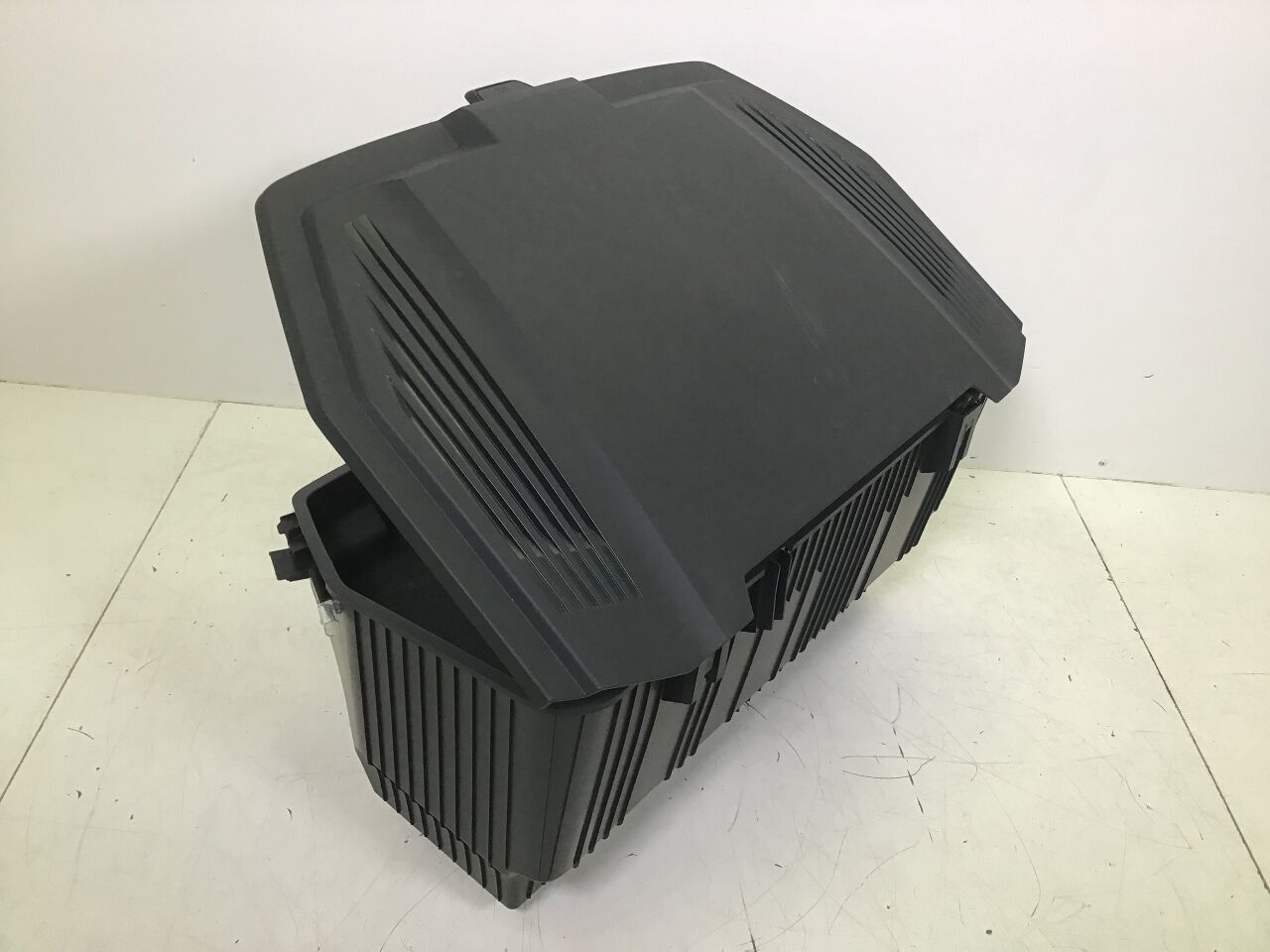 Koffer-/laadruimte kuip AUDI E-TRON (GEN) Electric quattro  300 kW  408 PS (09.2018-> )