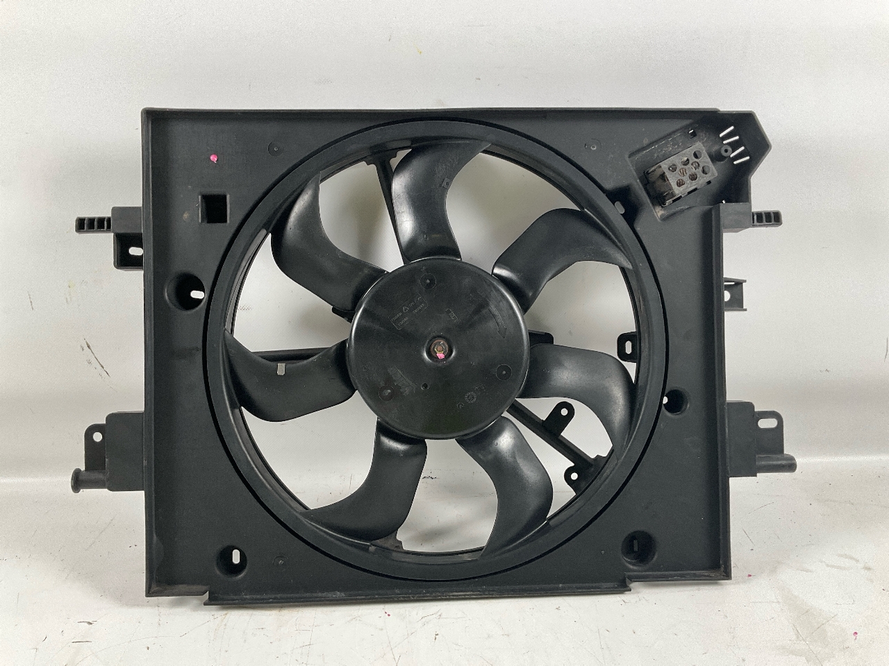 Elektrolüfter DACIA Duster (HS) 1.2 TCe 125 4x4  92 kW  125 PS (06.2015-01.2018) Elektrolüfter DACIA Duster (HS) 1.2 TCe 125 4x4  92 kW  125 PS (06.2015-01.2018)