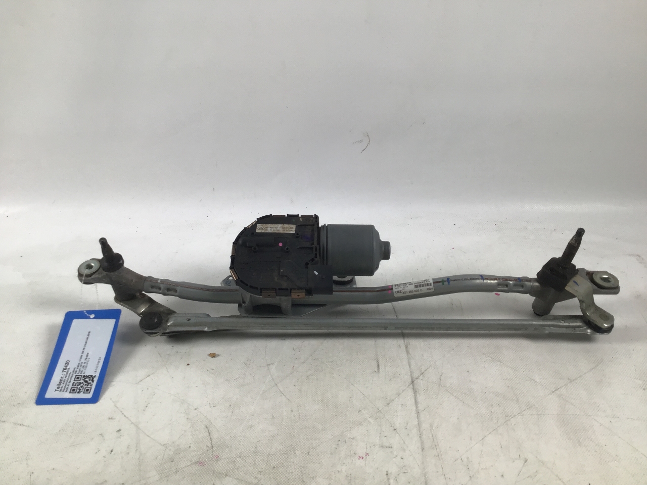 Moteur d'essuie-glace avant AUDI A7 Sportback (4G) RS7 quattro  412 kW  560 PS (10.2013-04.2018) Moteur d'essuie-glace avant AUDI A7 Sportback (4G) RS7 quattro  412 kW  560 PS (10.2013-04.2018)