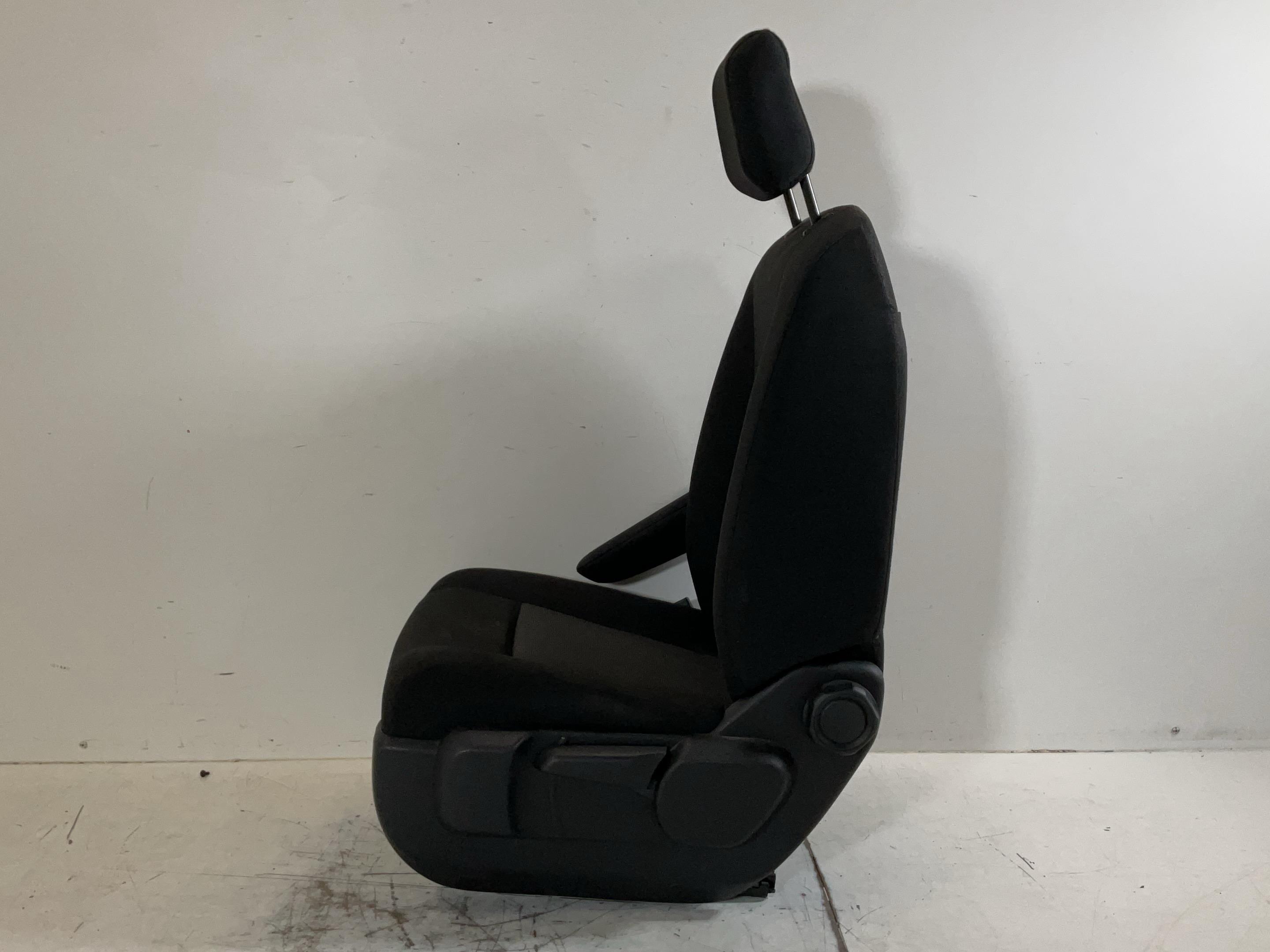 Seat left front PEUGEOT Expert III Kasten (V) E-Expert Hydrogen  100 kW  136 PS (10.2024-> )