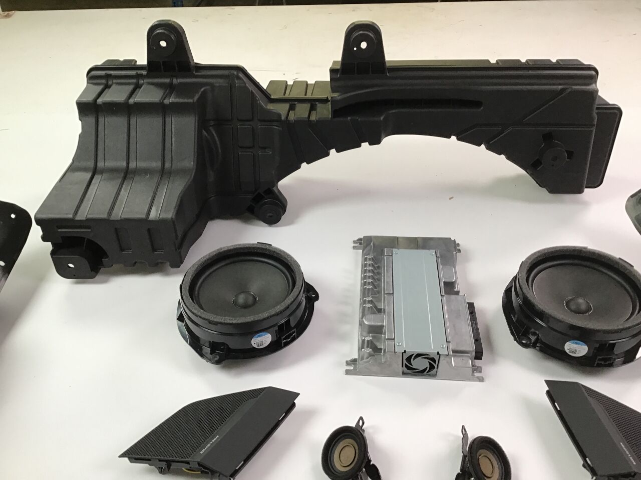 Loudspeaker system AUDI E-TRON (GEN) Electric quattro  300 kW  408 PS (09.2018-> )