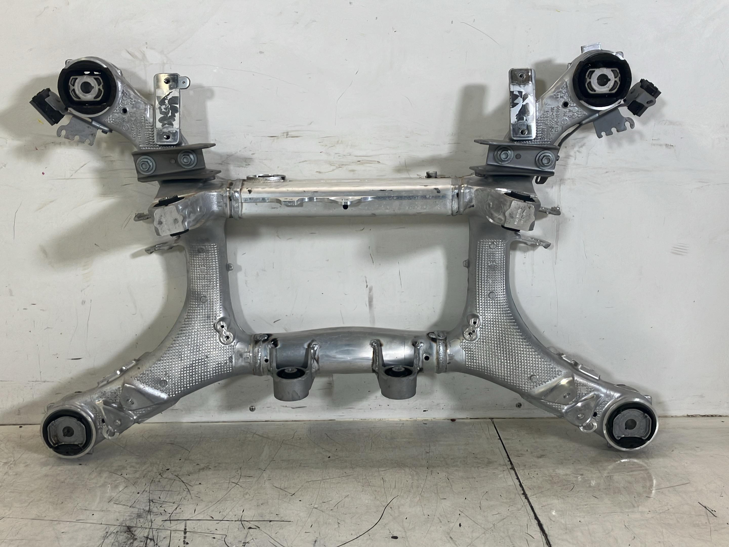 Corps d'essieu arrière BMW X5 (G05, F95) xDrive 40d Mild-Hybrid  250 kW  340 PS (05.2020-> )