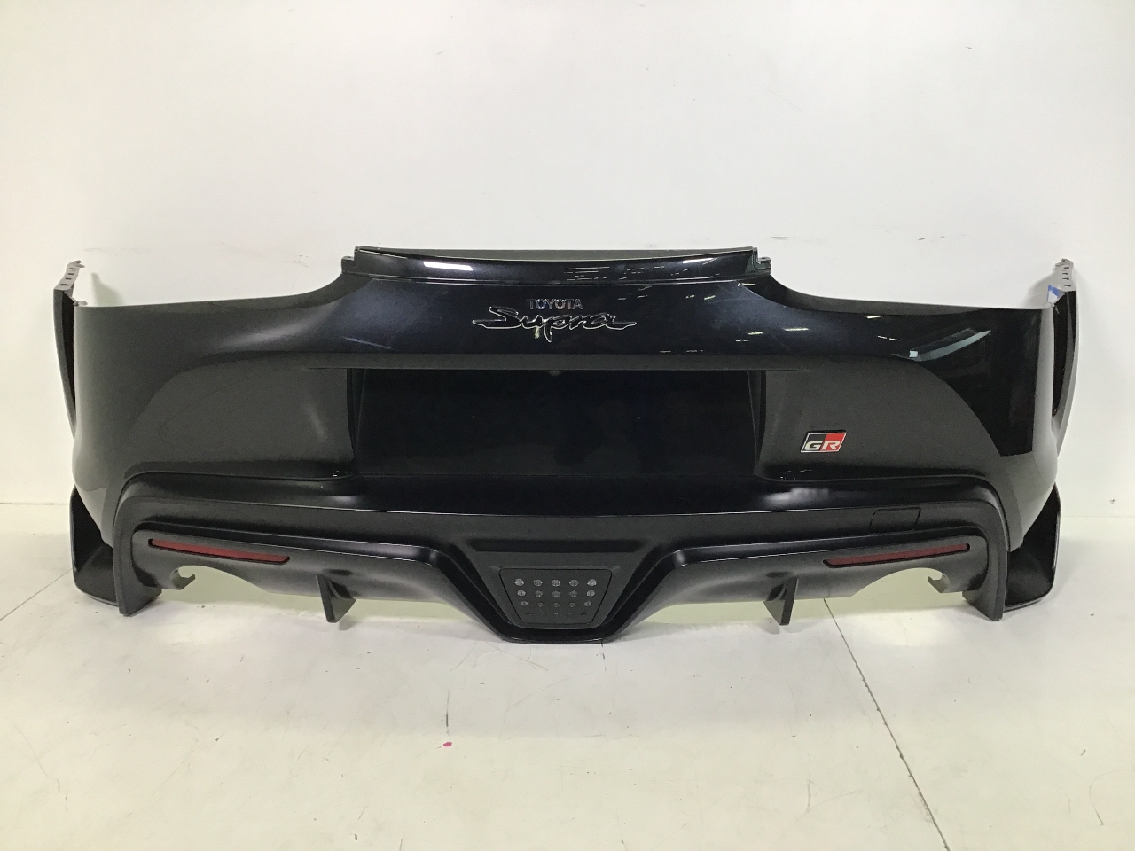 Stoßstange hinten TOYOTA Supra (DB) 3.0 GR  250 kW  340 PS (03.2019-> ) Stoßstange hinten TOYOTA Supra (DB) 3.0 GR  250 kW  340 PS (03.2019-> )