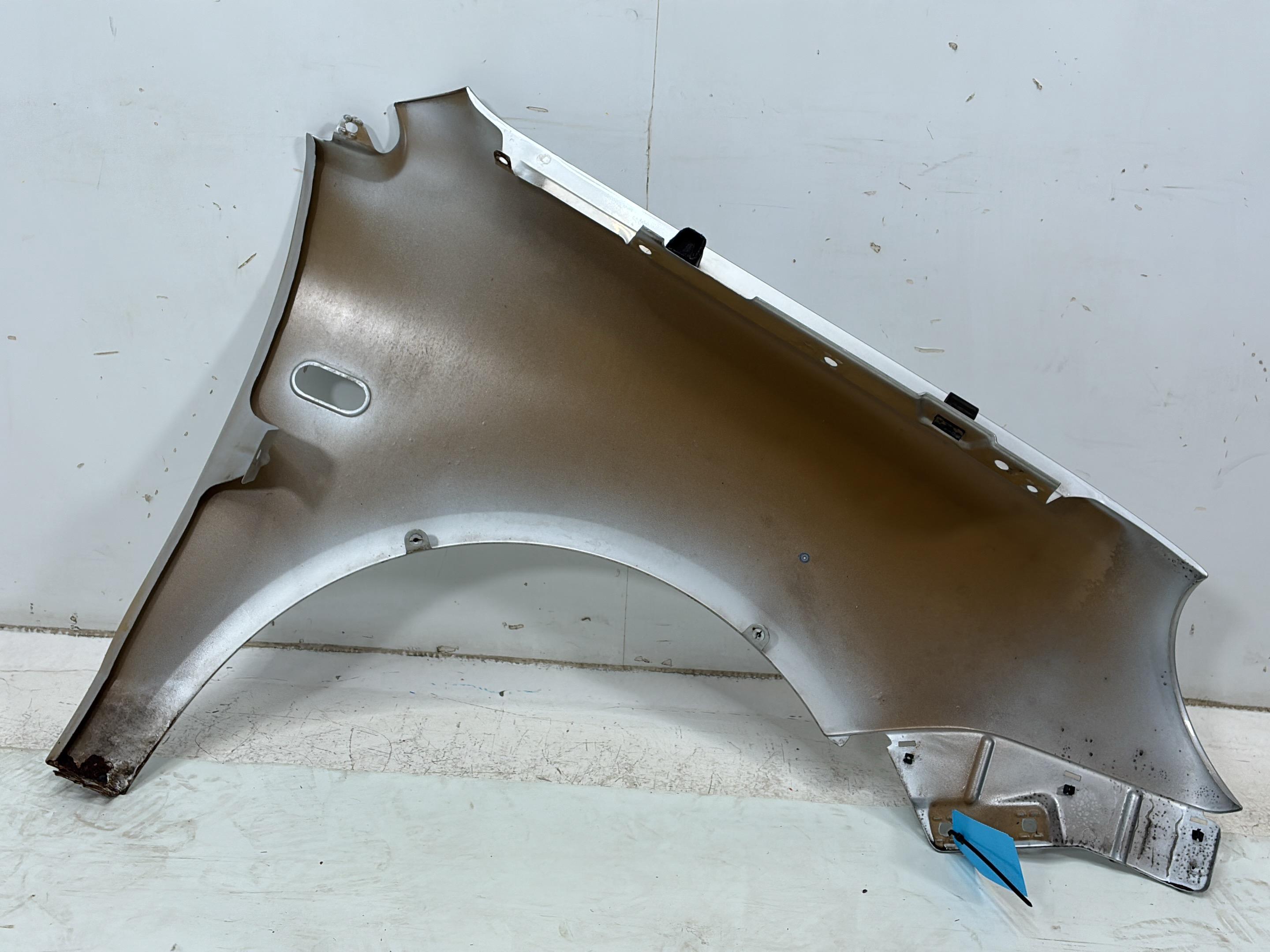 Apărătoare de noroi stânga față VW Polo IV (9N, 9A) 1.2  47 kW  64 PS (10.2001-07.2007)