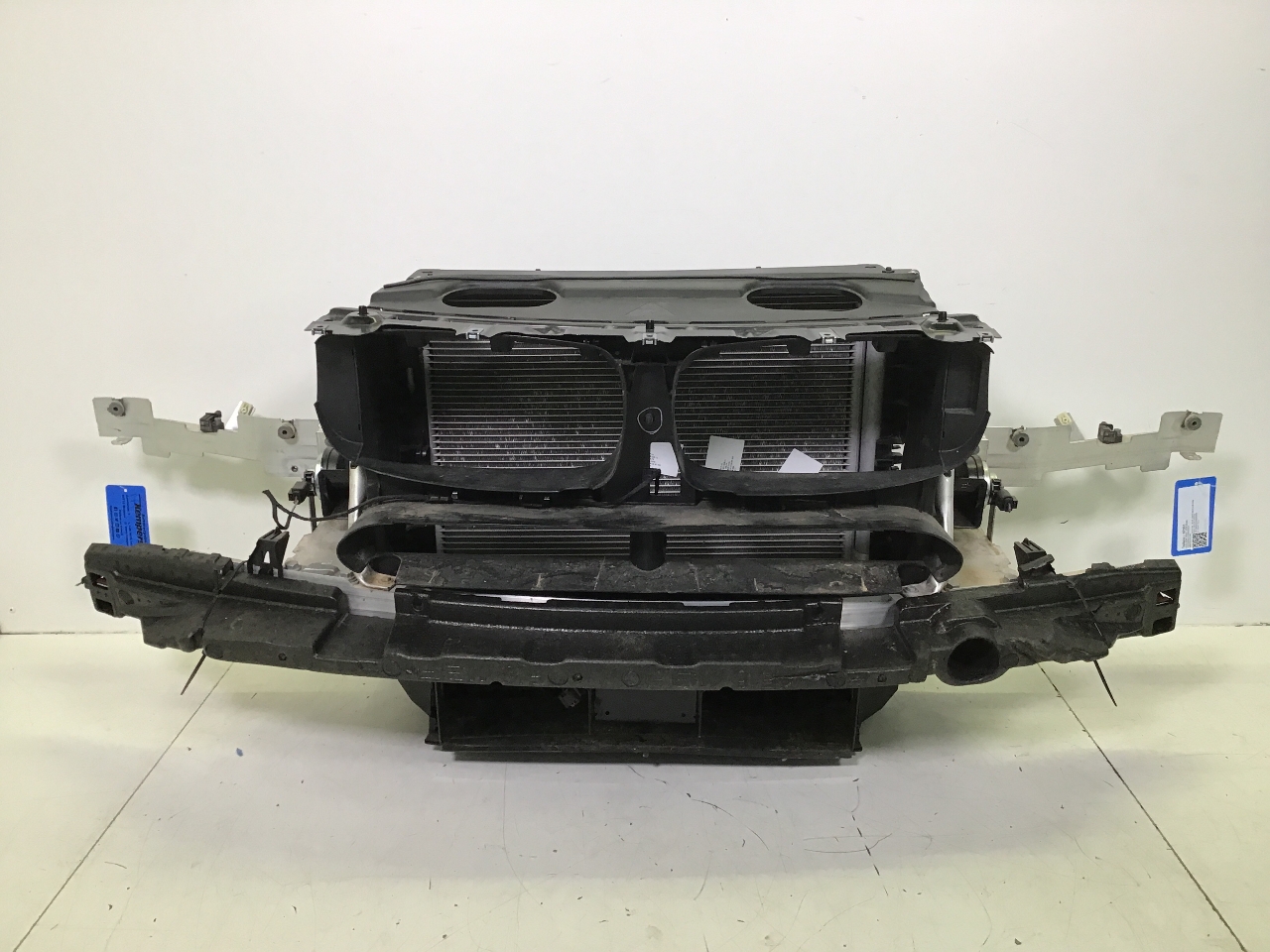 Kühlerpaket mit Schlossträger BMW X6 (F16, F86) xDrive 30d  190 kW  258 PS (08.2014-05.2019) Kühlerpaket mit Schlossträger BMW X6 (F16, F86) xDrive 30d  190 kW  258 PS (08.2014-05.2019)