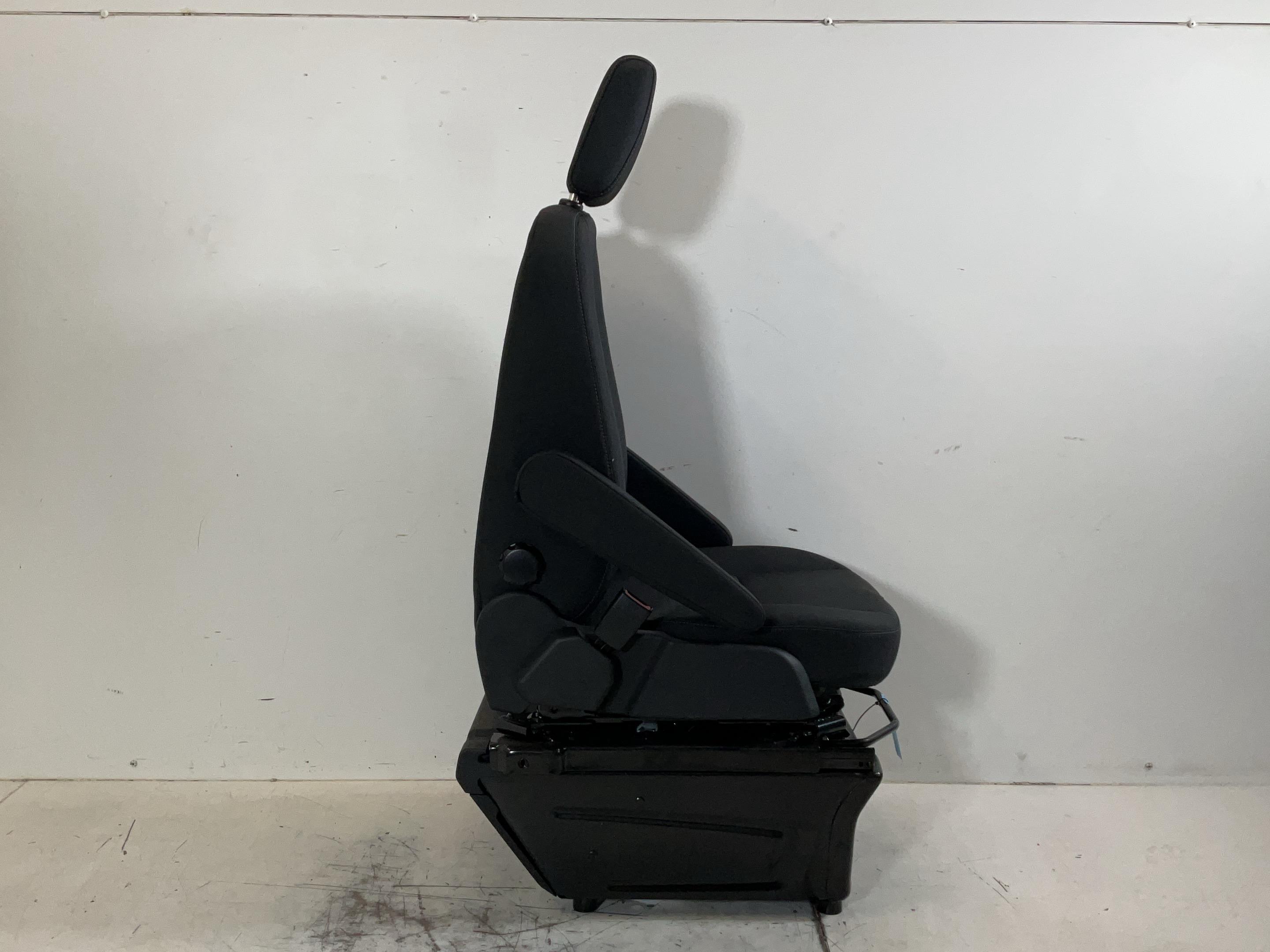 Seat left front FORD Transit V363 Pritsche/Fahrgestell (FED, FFD) 2.0 EcoBlue  121 kW  165 PS (07.2023-> )