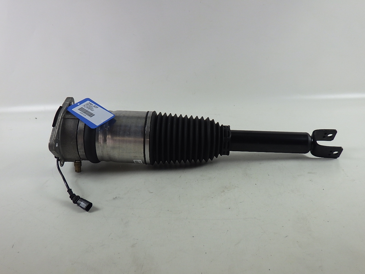Suspension strut left rear BENTLEY Flying Spur (4W) 6.0  460 kW  626 PS (03.2013-> ) Suspension strut left rear BENTLEY Flying Spur (4W) 6.0  460 kW  626 PS (03.2013-> )