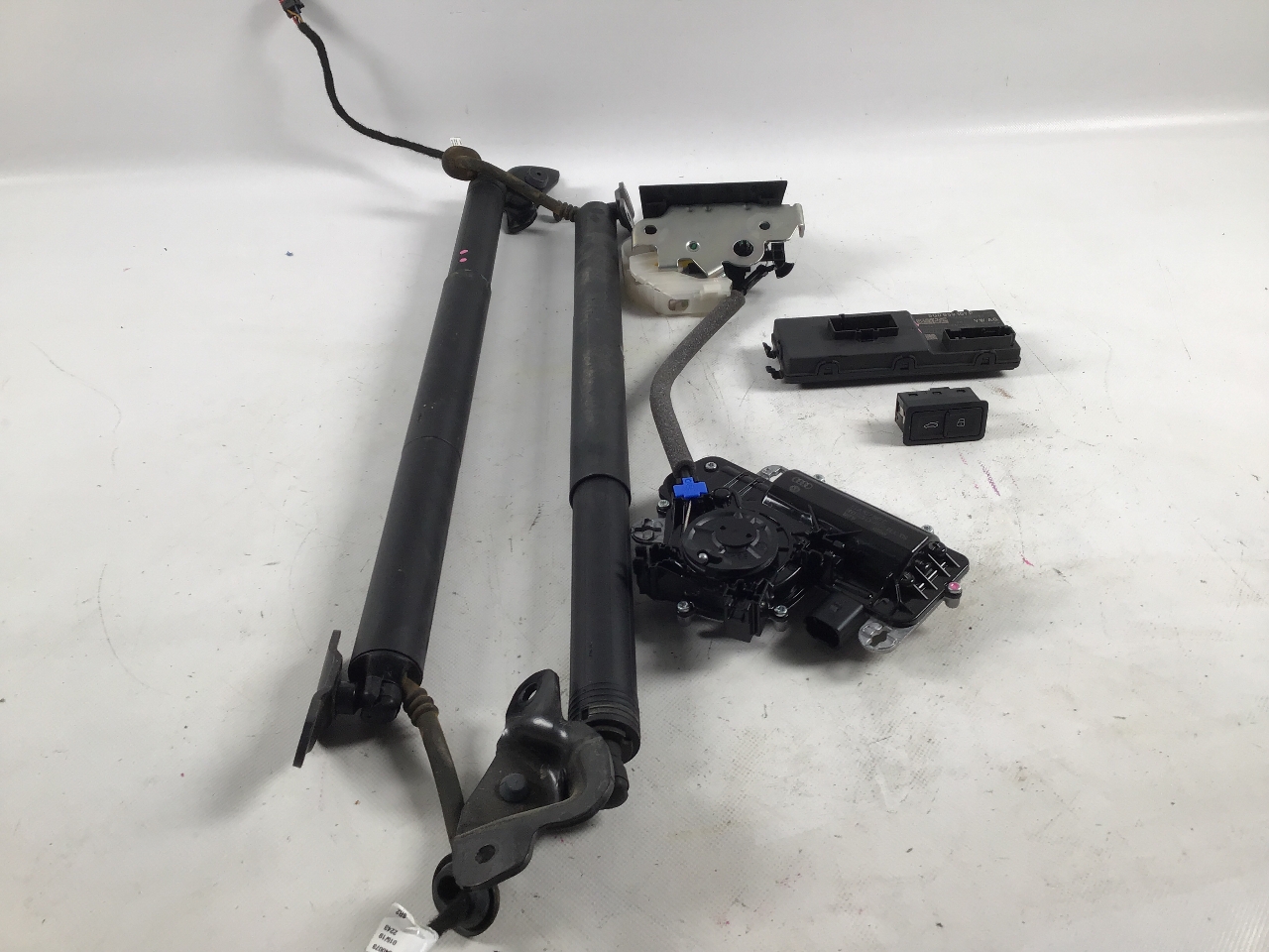 Set pentru hayon electric AUDI Q2 (GA) SQ2 TFSI quattro  221 kW  300 PS (08.2018-> )