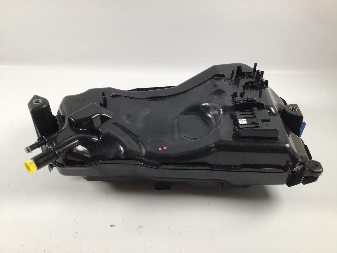 Tank AdBlue AUDI A3 Limousine (8Y) 35 TDI  110 kW  150 PS (04.2020-> ) Tank AdBlue AUDI A3 Limousine (8Y) 35 TDI  110 kW  150 PS (04.2020-> )