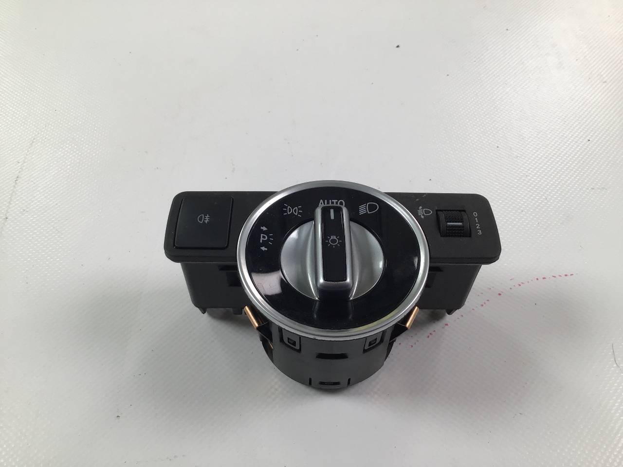 Interrupteur pour éclairage MERCEDES-BENZ CLA Coupe (C117) CLA 220 4-matic  135 kW  184 PS (04.2016-03.2019) Interrupteur pour éclairage MERCEDES-BENZ CLA Coupe (C117) CLA 220 4-matic  135 kW  184 PS (04.2016-03.2019)