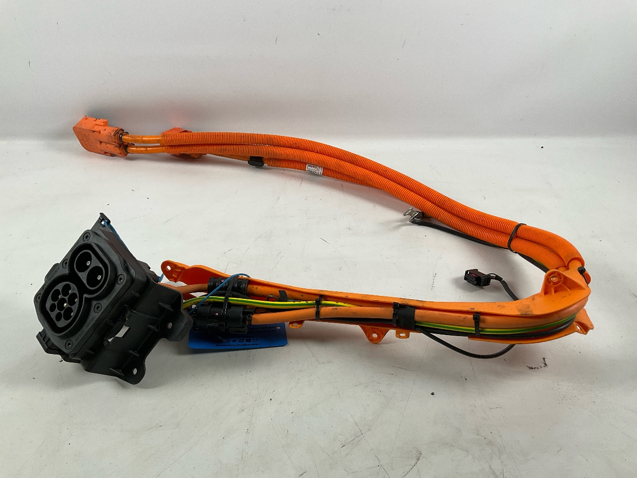 HV charging connection BMW i3 (I01) electric  125 kW  170 PS (09.2014-> ) HV charging connection BMW i3 (I01) electric  125 kW  170 PS (09.2014-> )