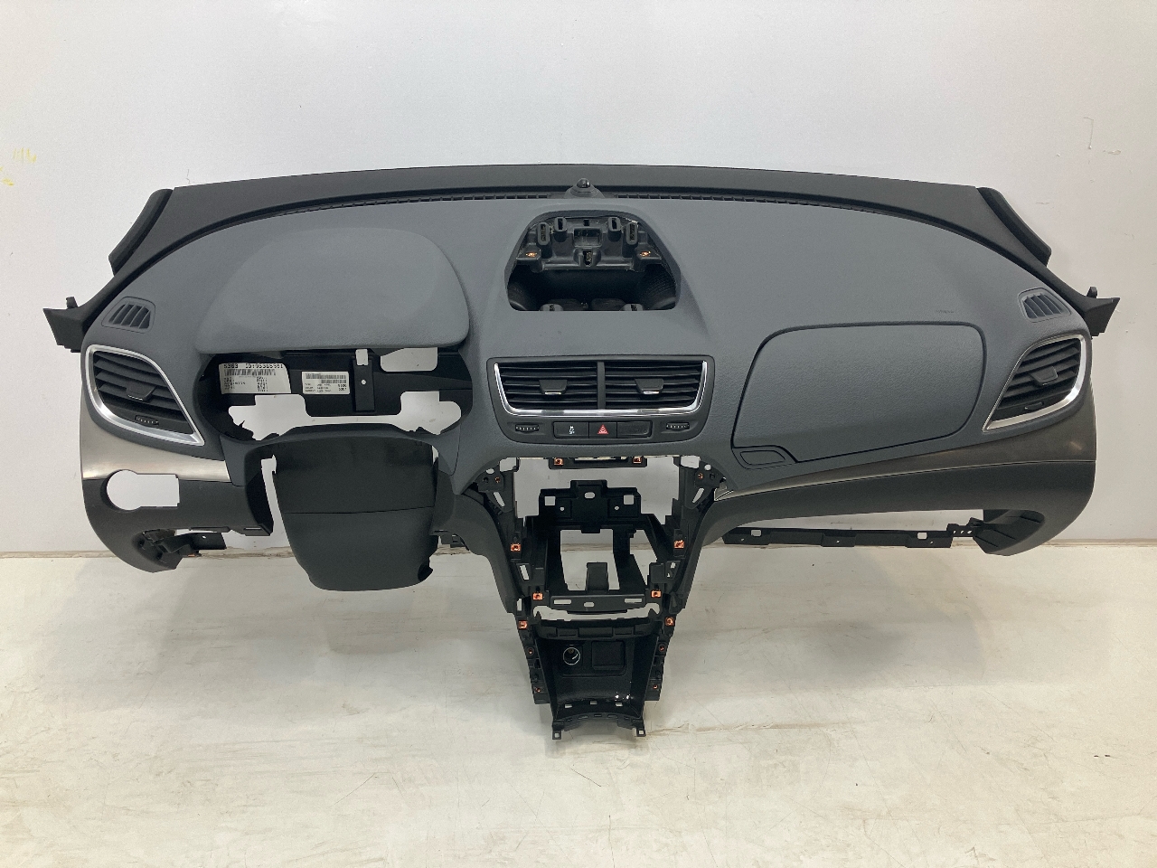 Car dashboard OPEL Mokka / Mokka X (J13) 1.7 CDTI  96 kW  131 PS (06.2012-06.2015) Car dashboard OPEL Mokka / Mokka X (J13) 1.7 CDTI  96 kW  131 PS (06.2012-06.2015)
