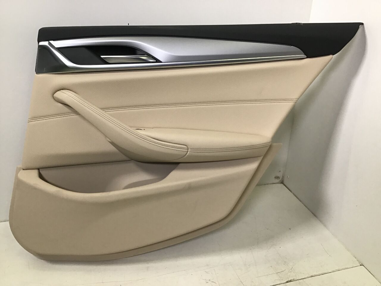 Door panelling right rear BMW 5er (G30, F90) 518d  100 kW  136 PS (07.2018-> )